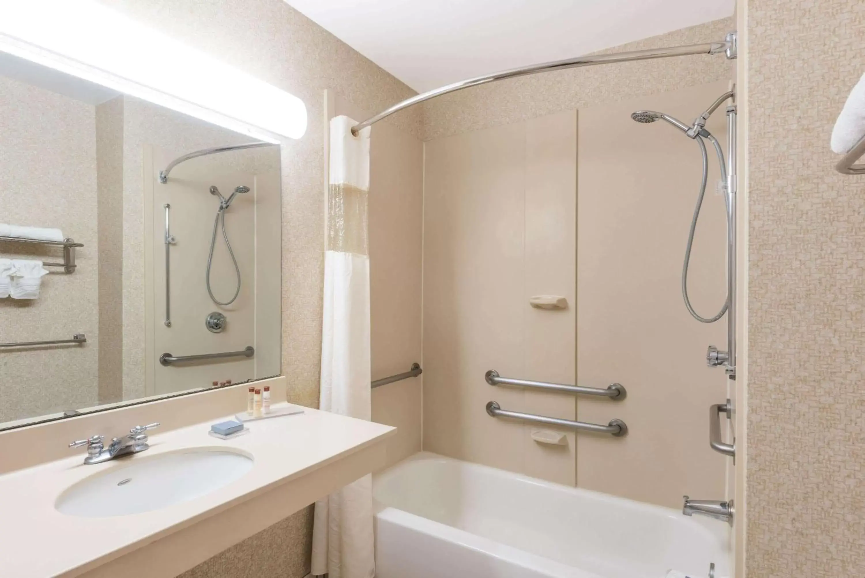 Bathroom in Wingate by Wyndham Airport - Rockville Road