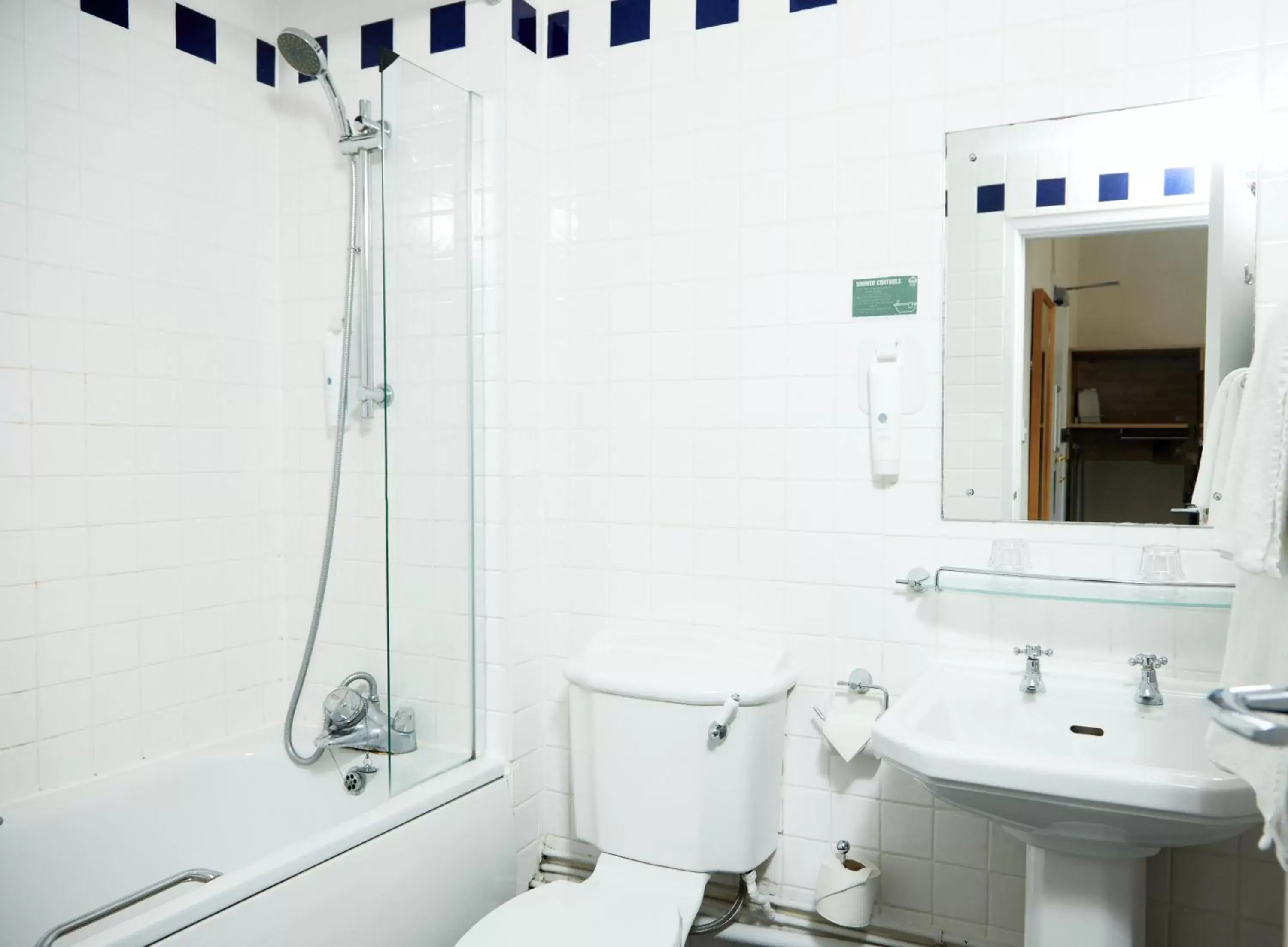 Bathroom in Lamb Hotel by Greene King Inns