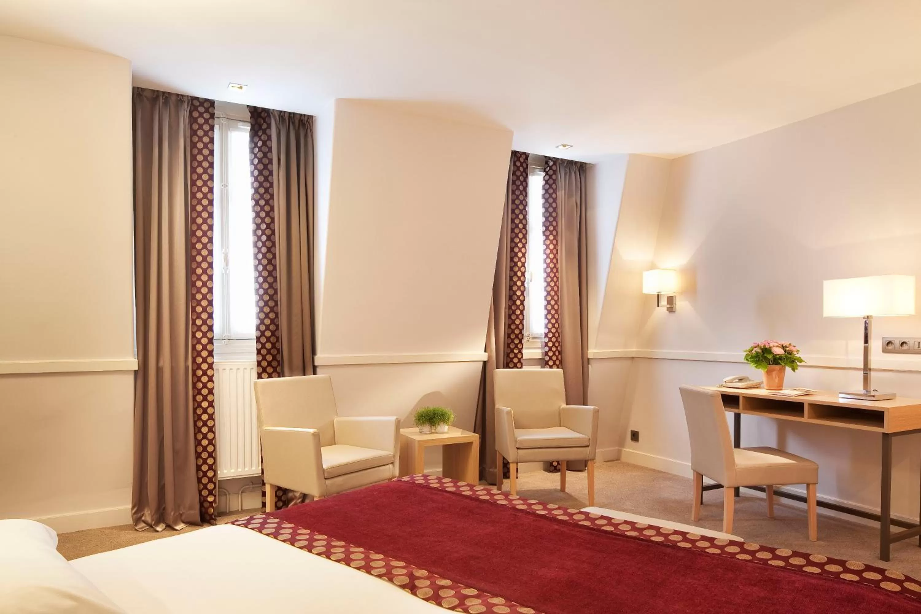 Photo of the whole room, Bed in Floride-Etoile