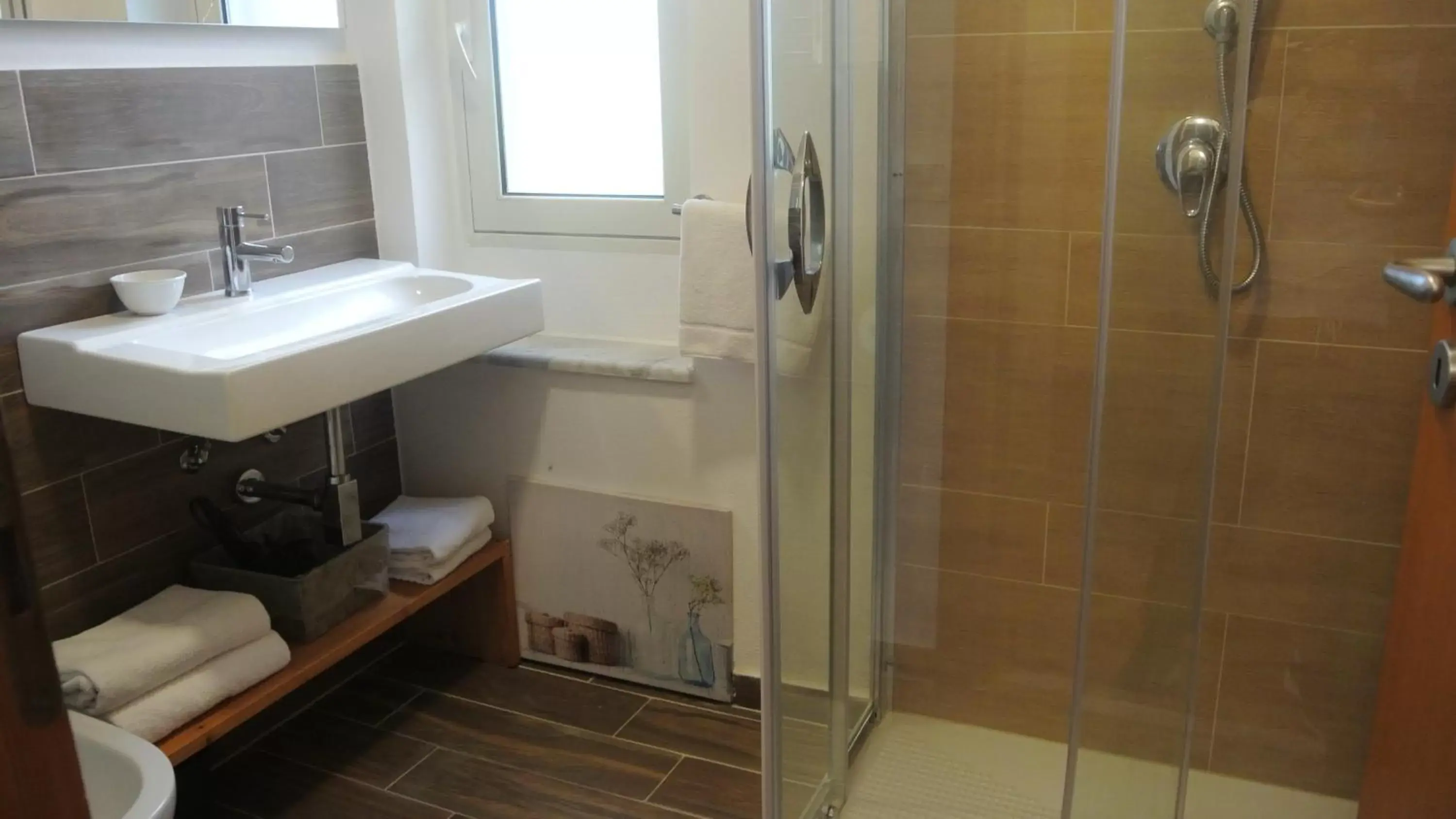Shower, Bathroom in Villa Carlotta Resort