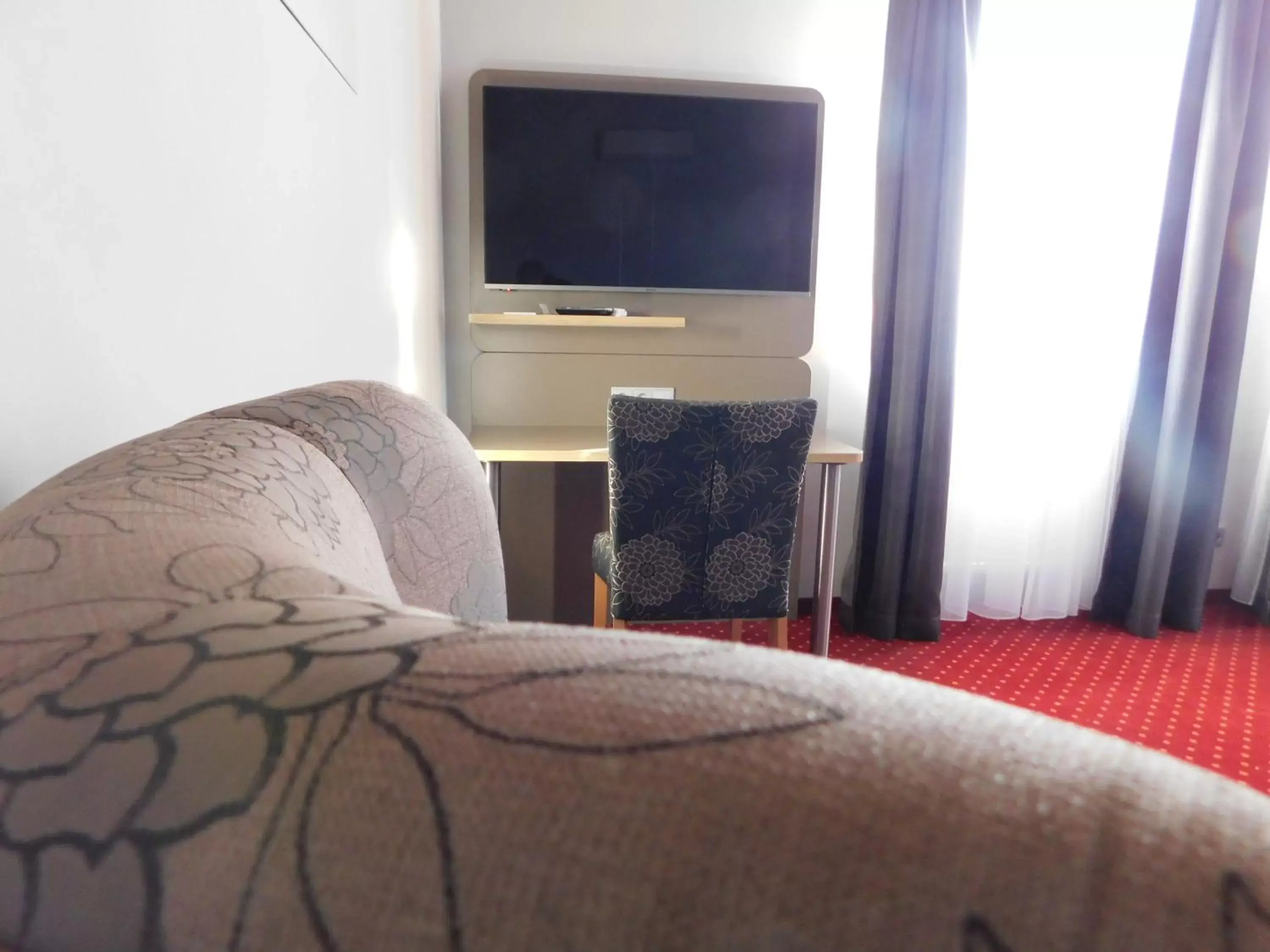 TV and multimedia, TV/Entertainment Center in Hotel KonradP Holzkirchen