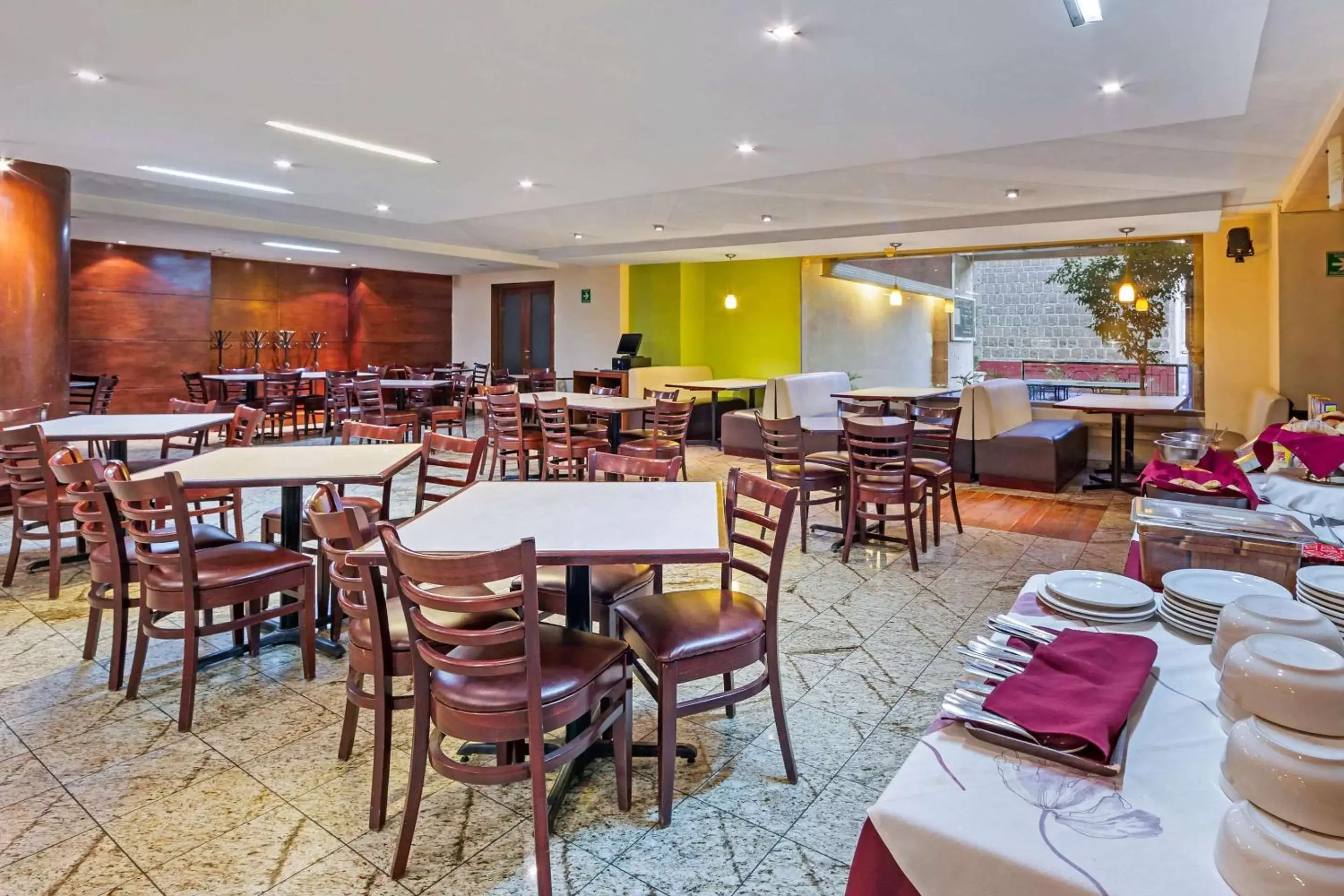 Restaurant/Places to Eat in Hotel Quality Inn Aguascalientes