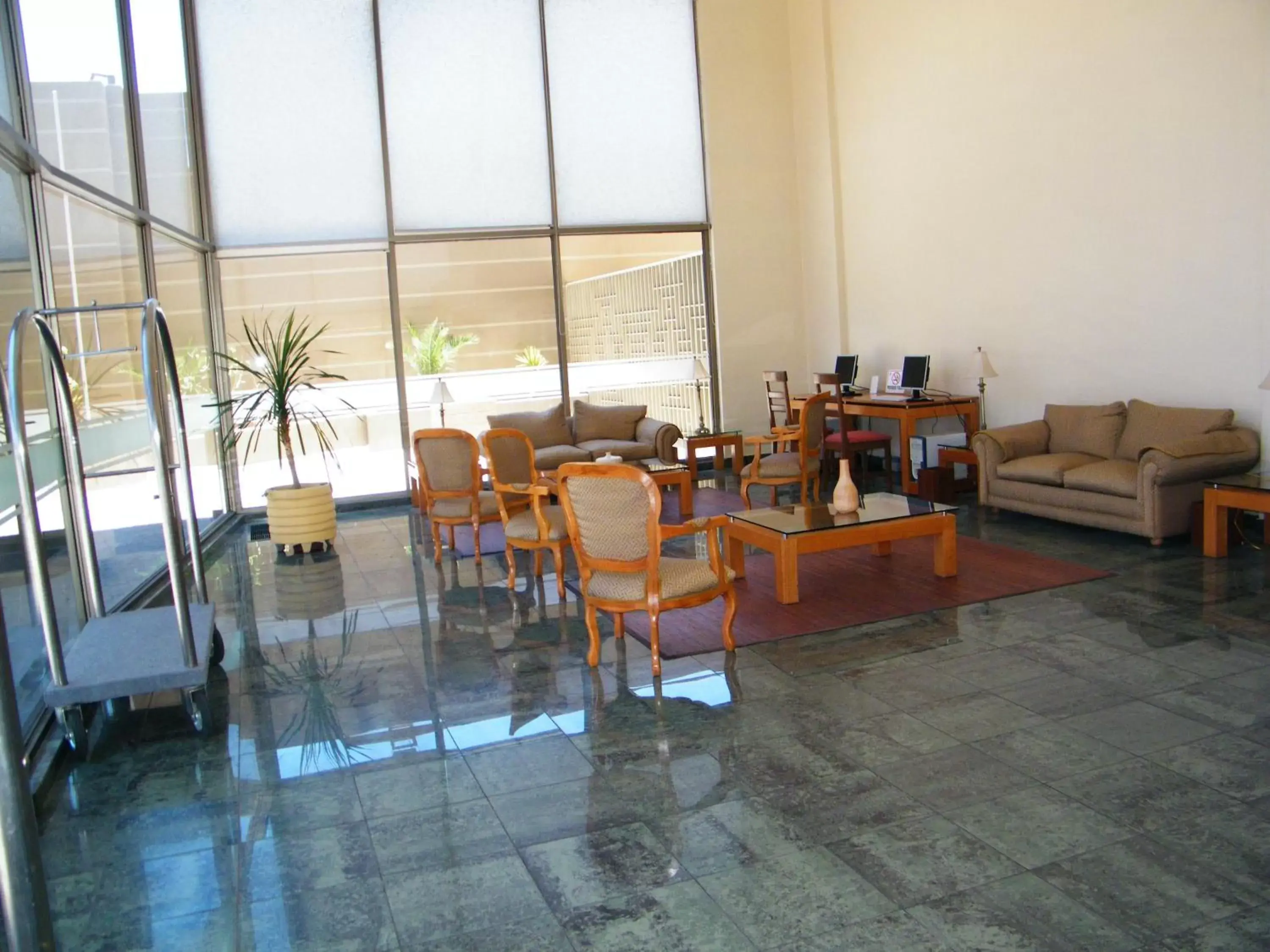 Communal lounge/ TV room in Hotel Diego De Almagro Calama