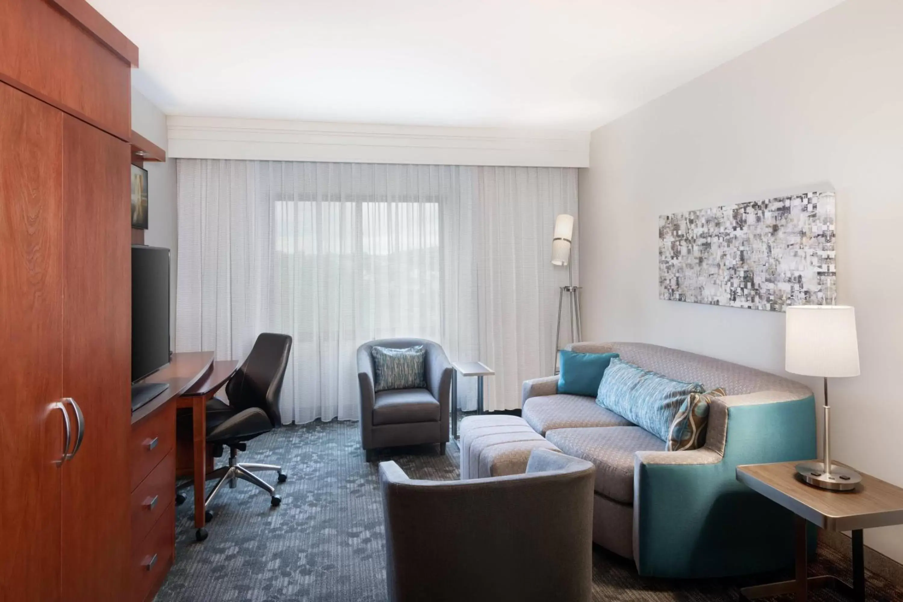 Living room, Seating Area in Courtyard by Marriott Pittsburgh Washington Meadow Lands