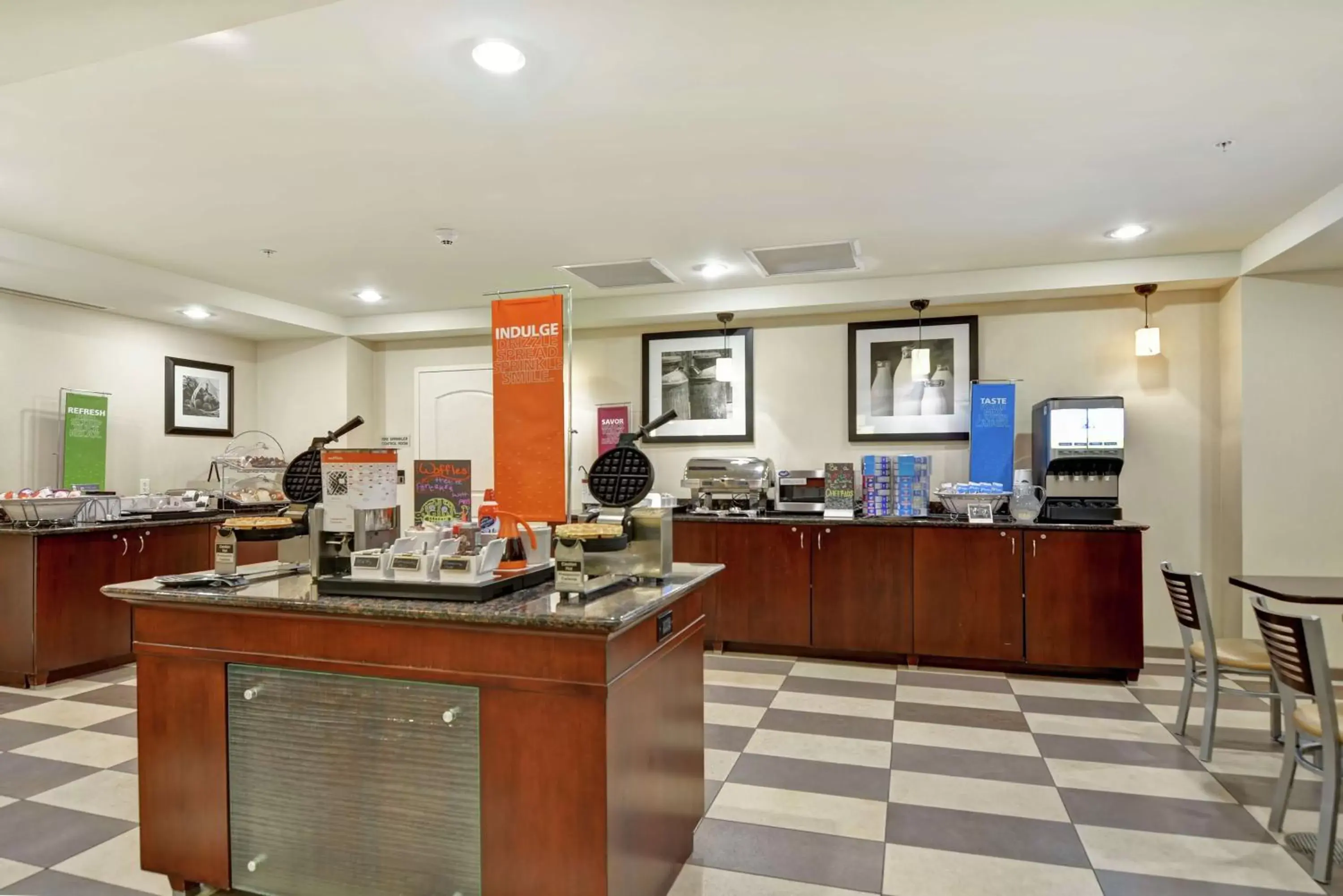 Breakfast, Restaurant/Places to Eat in Hampton Inn and Suites Peoria at Grand Prairie