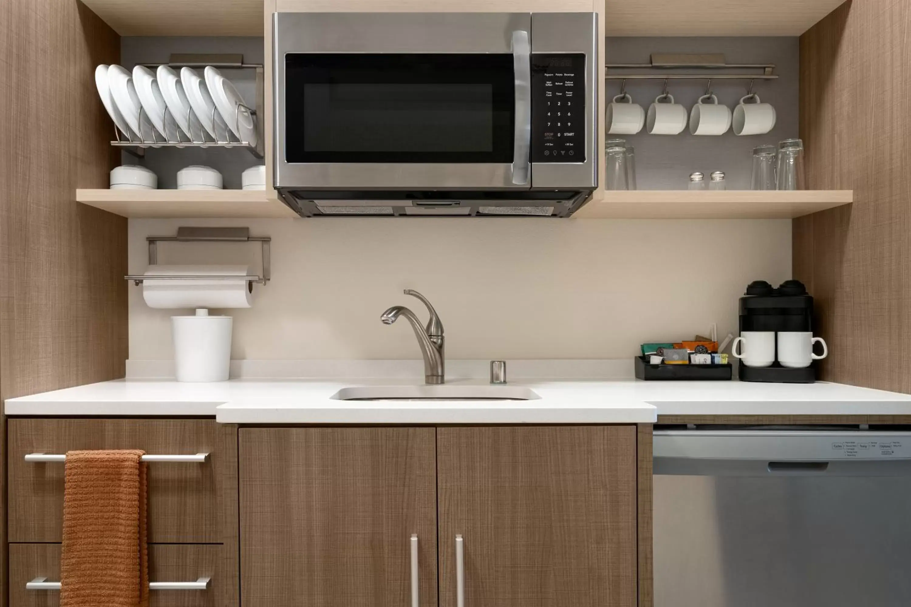 Kitchen or kitchenette, Kitchen/Kitchenette in Home2 Suites By Hilton Quebec City