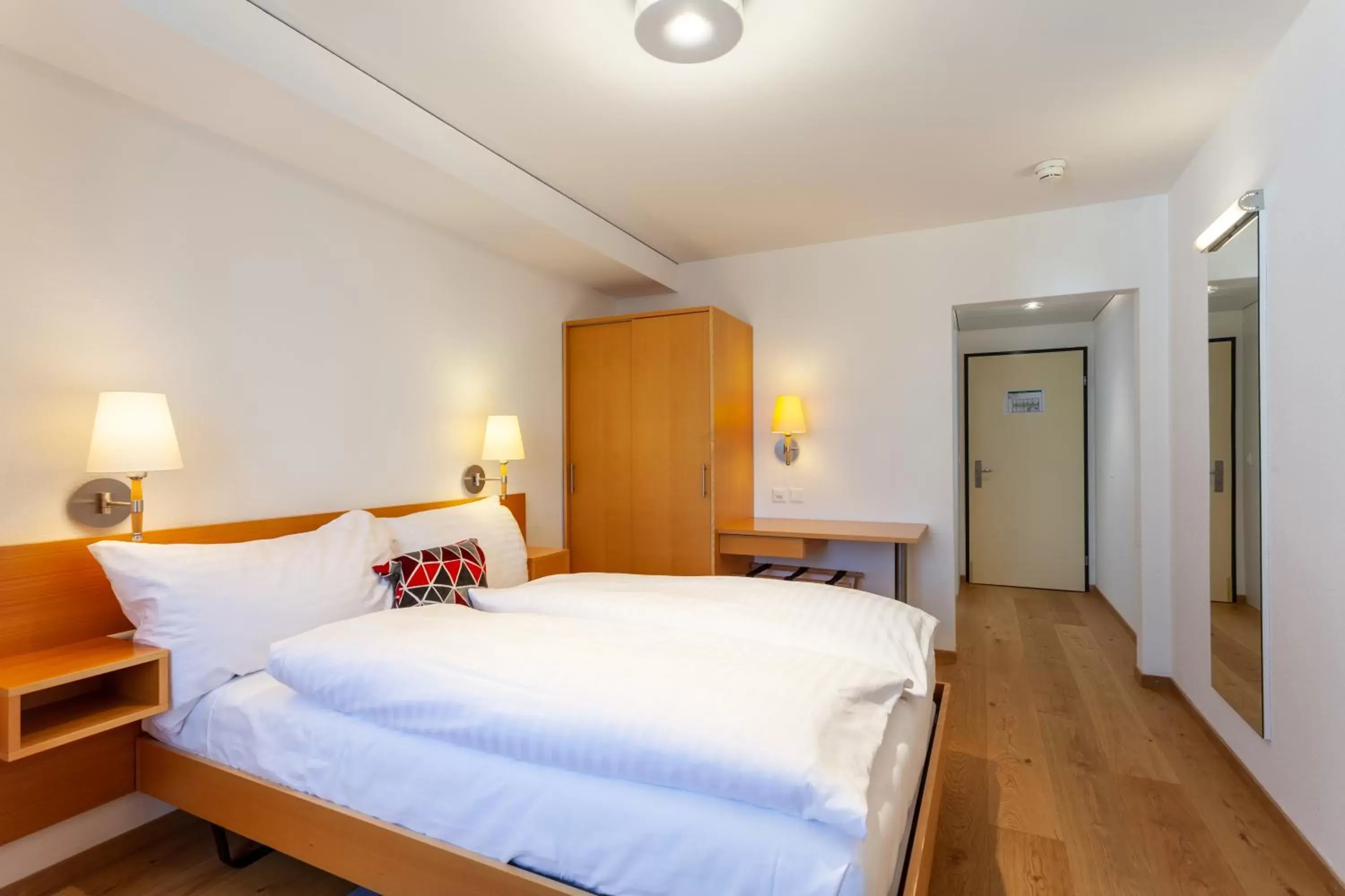 Small Double Room in Wysses Rössli Small Double Room in Wysses Rössli