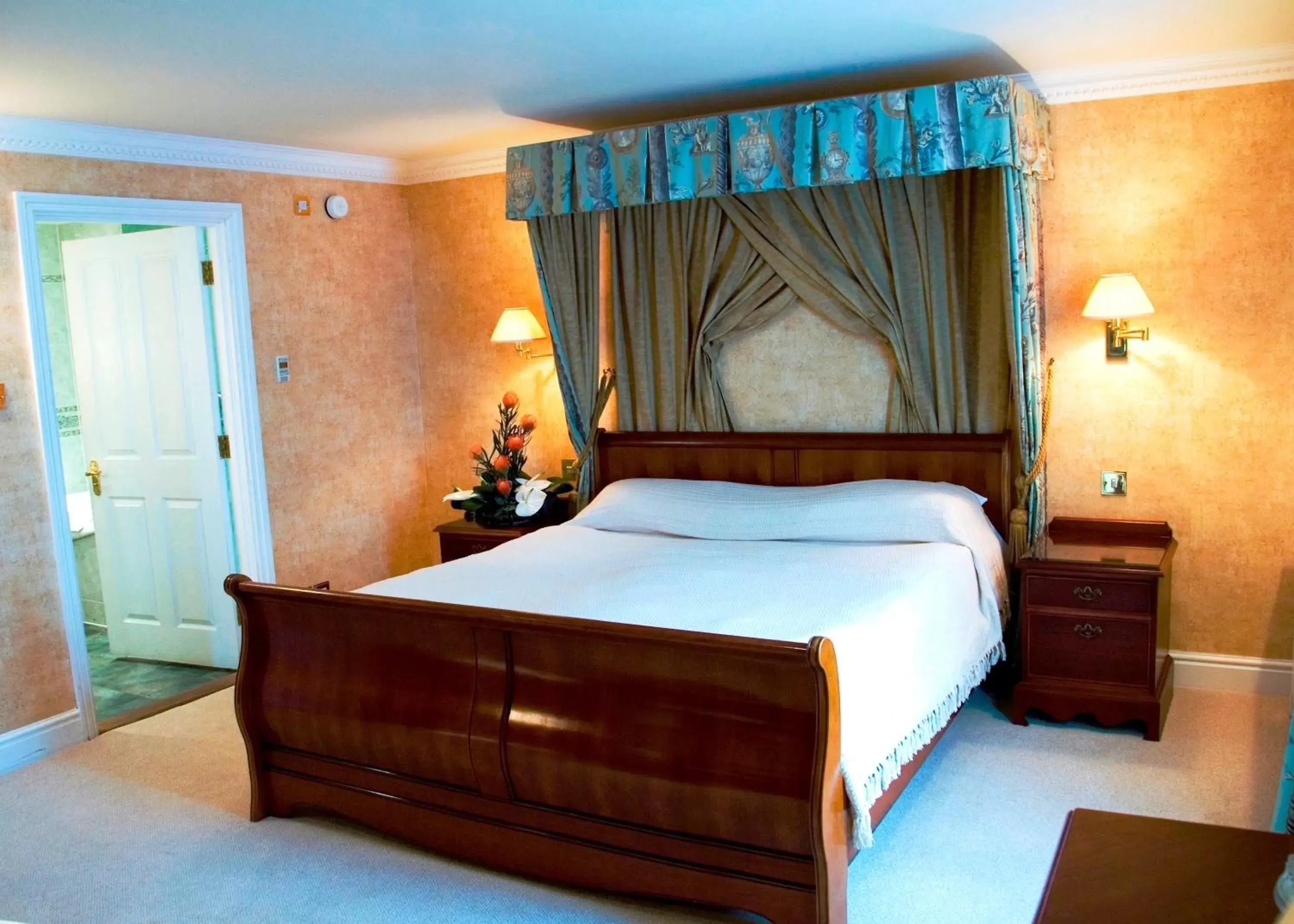 Executive Suite in Marygreen Manor