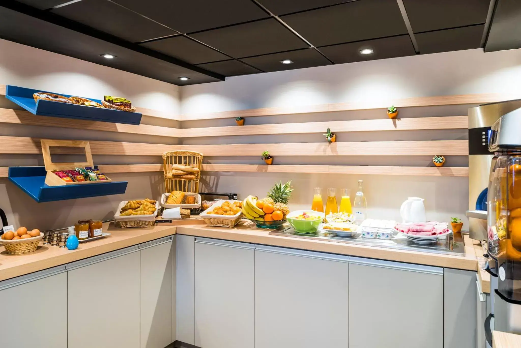 Restaurant/places to eat in ibis Styles Clamart Gare Grand Paris