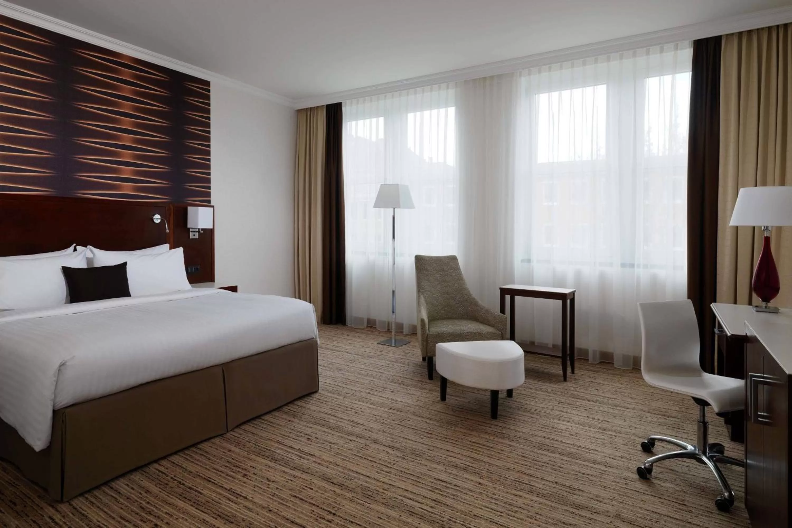 Photo of the whole room, Bed in Cologne Marriott Hotel