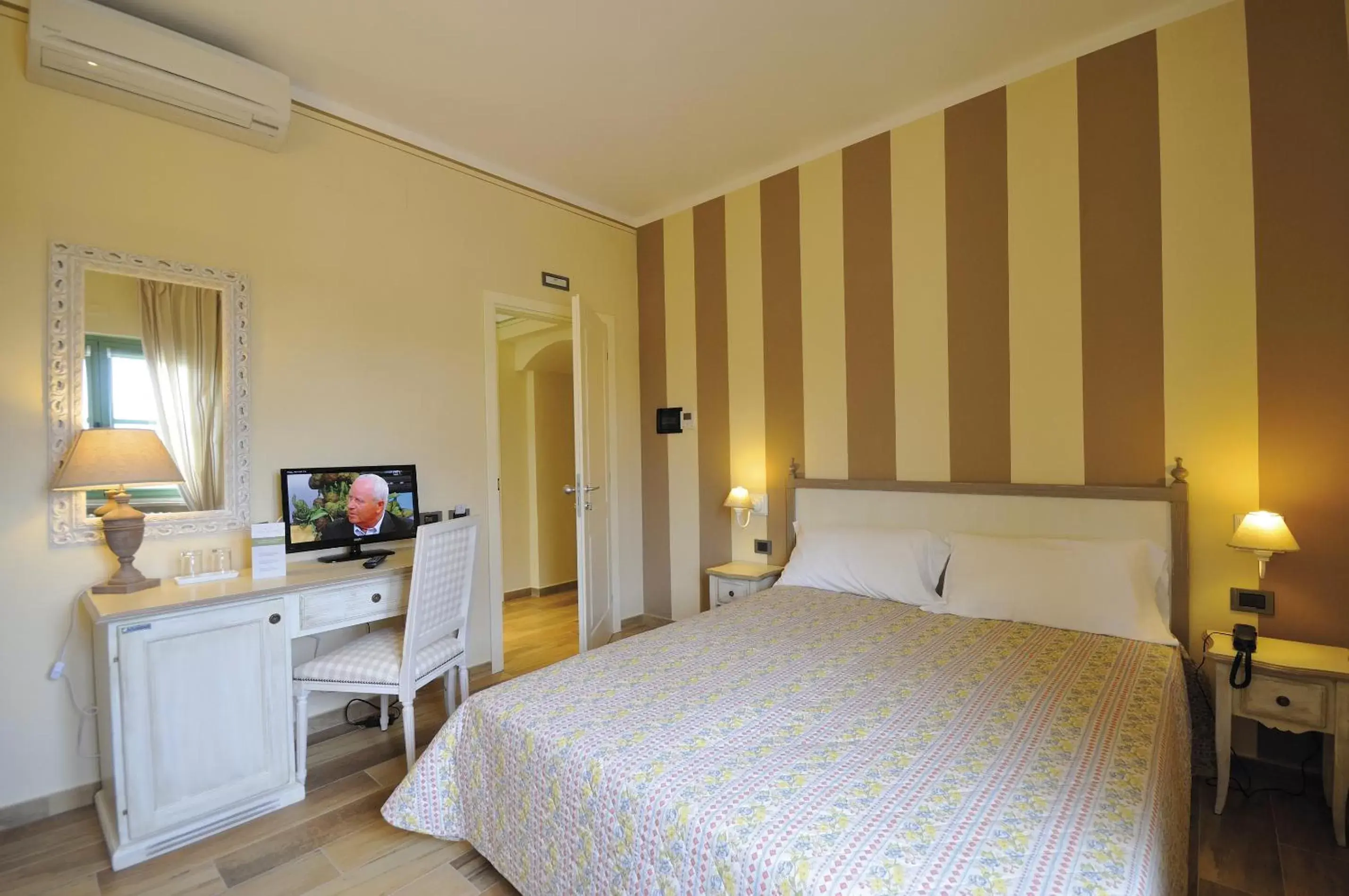 Photo of the whole room, Bed in Hotel Dei Conti