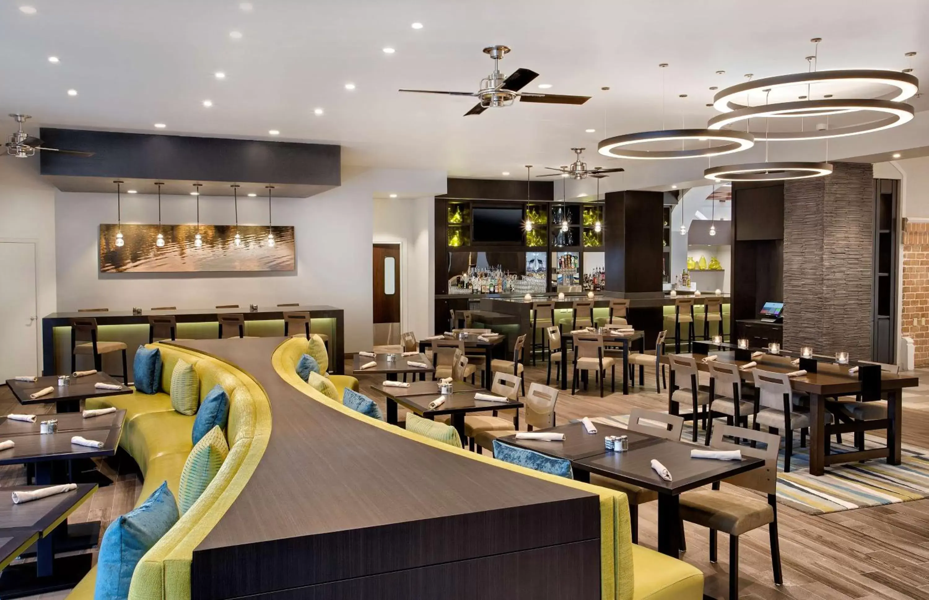 Lounge or bar in Embassy Suites by Hilton Orlando International Drive Convention Center Lounge or bar in Embassy Suites by Hilton Orlando International Drive Convention Center