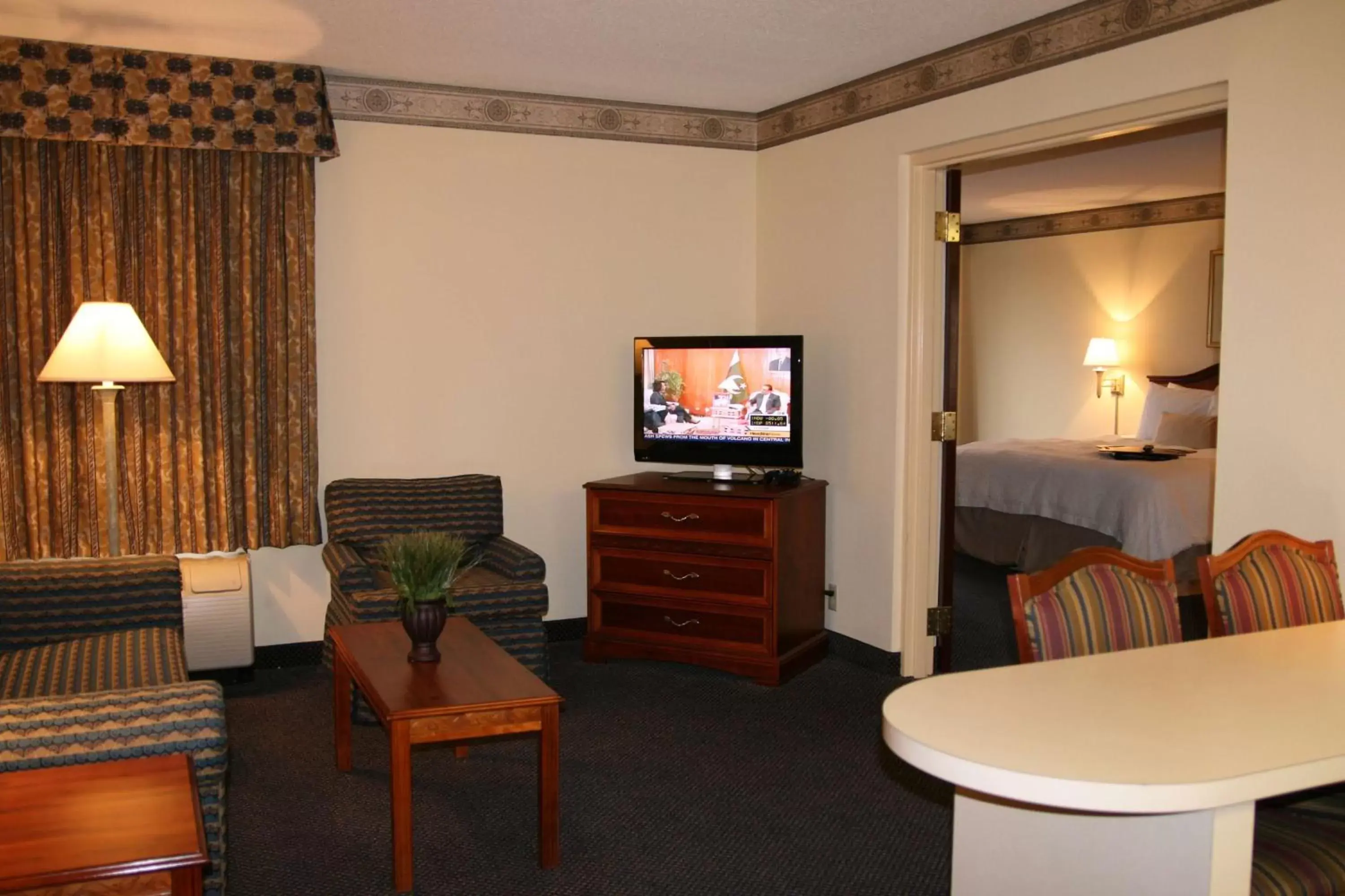 Living room, Seating Area in Hampton Inn & Suites-Atlanta Airport North-I-85