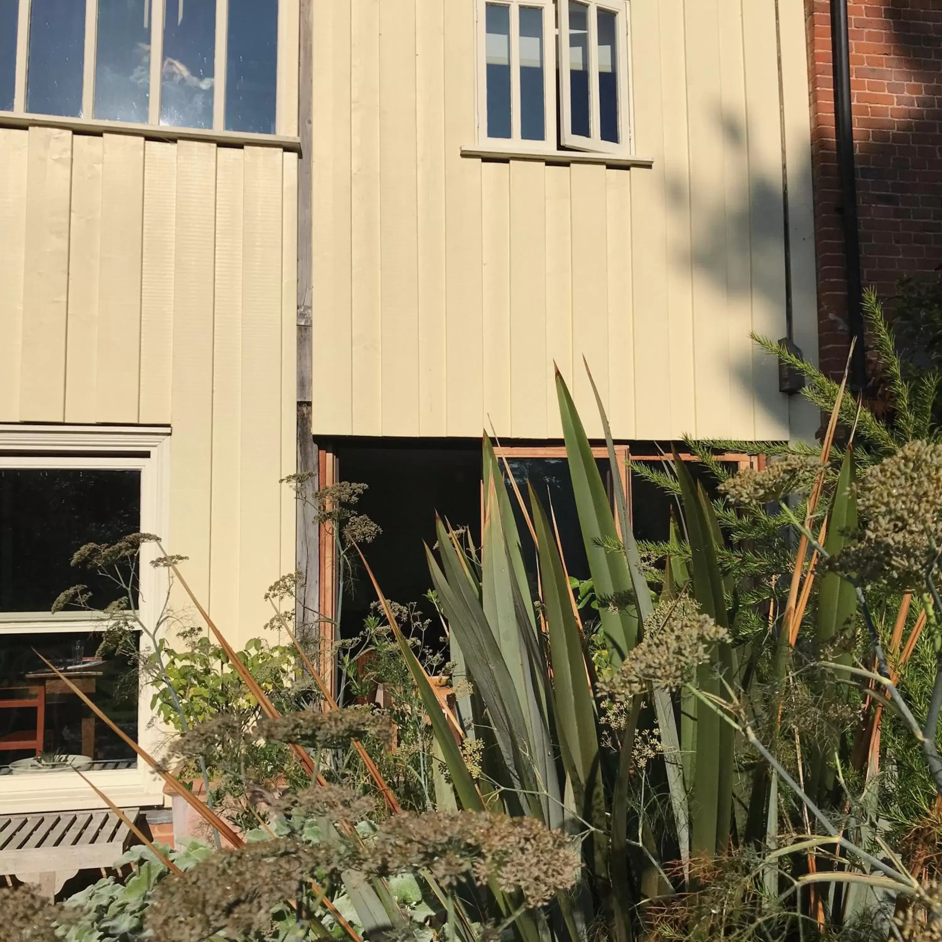 Facade/entrance, Property Building in Tinsmiths House