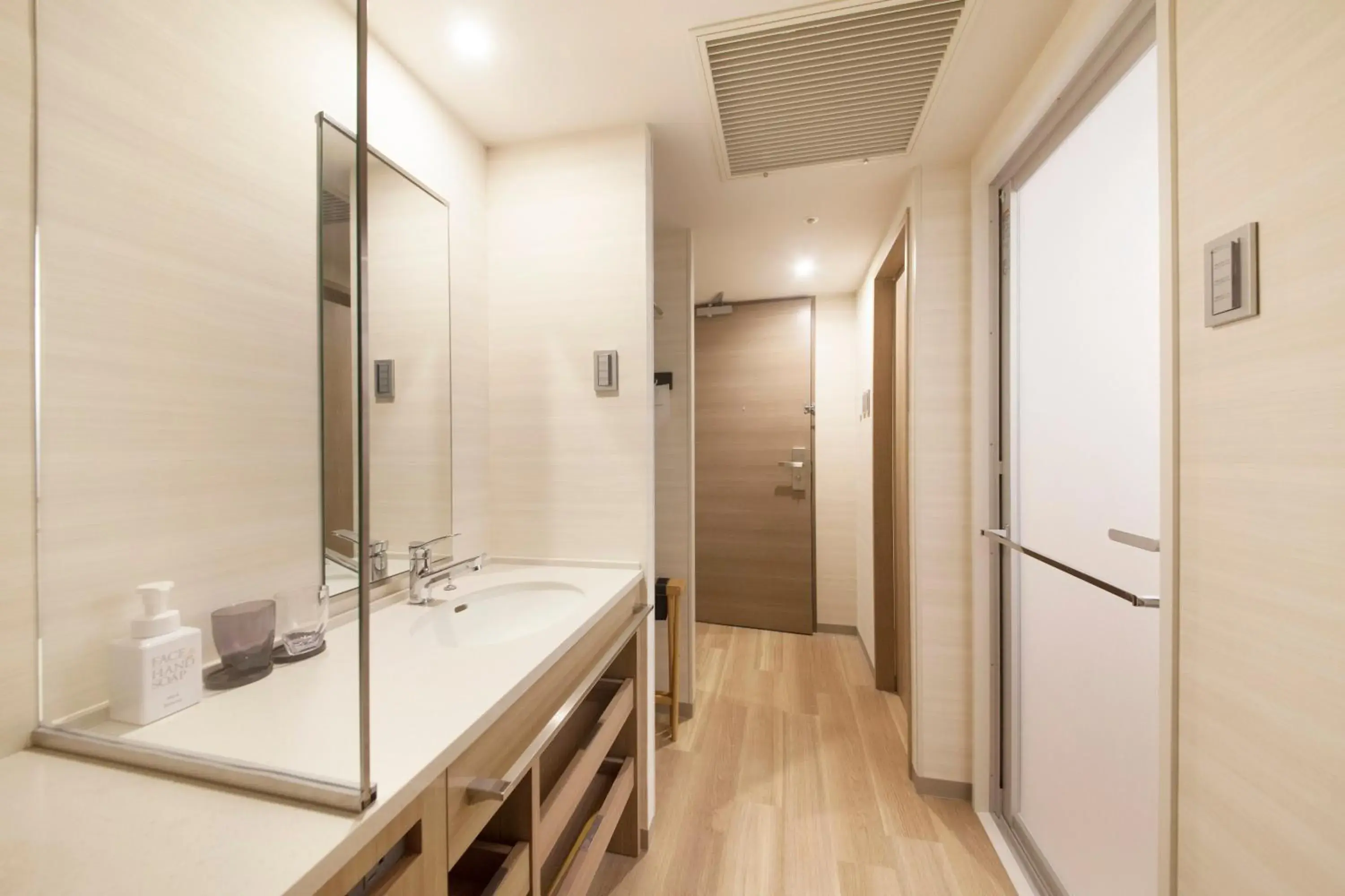 Photo of the whole room, Bathroom in Richmond Hotel Yokohama Ekimae