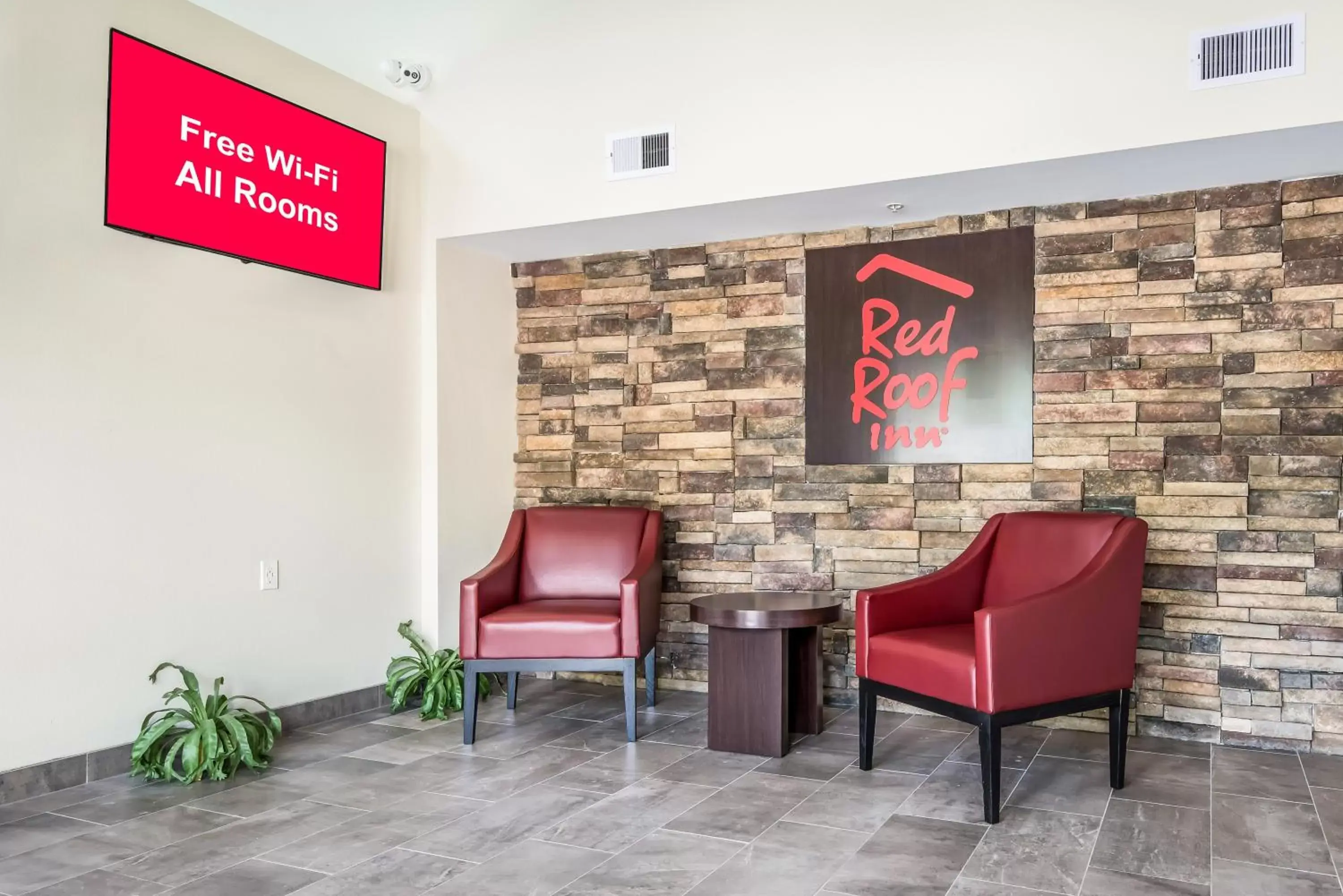 Lobby or reception, Lounge/Bar in Red Roof Inn Baytown