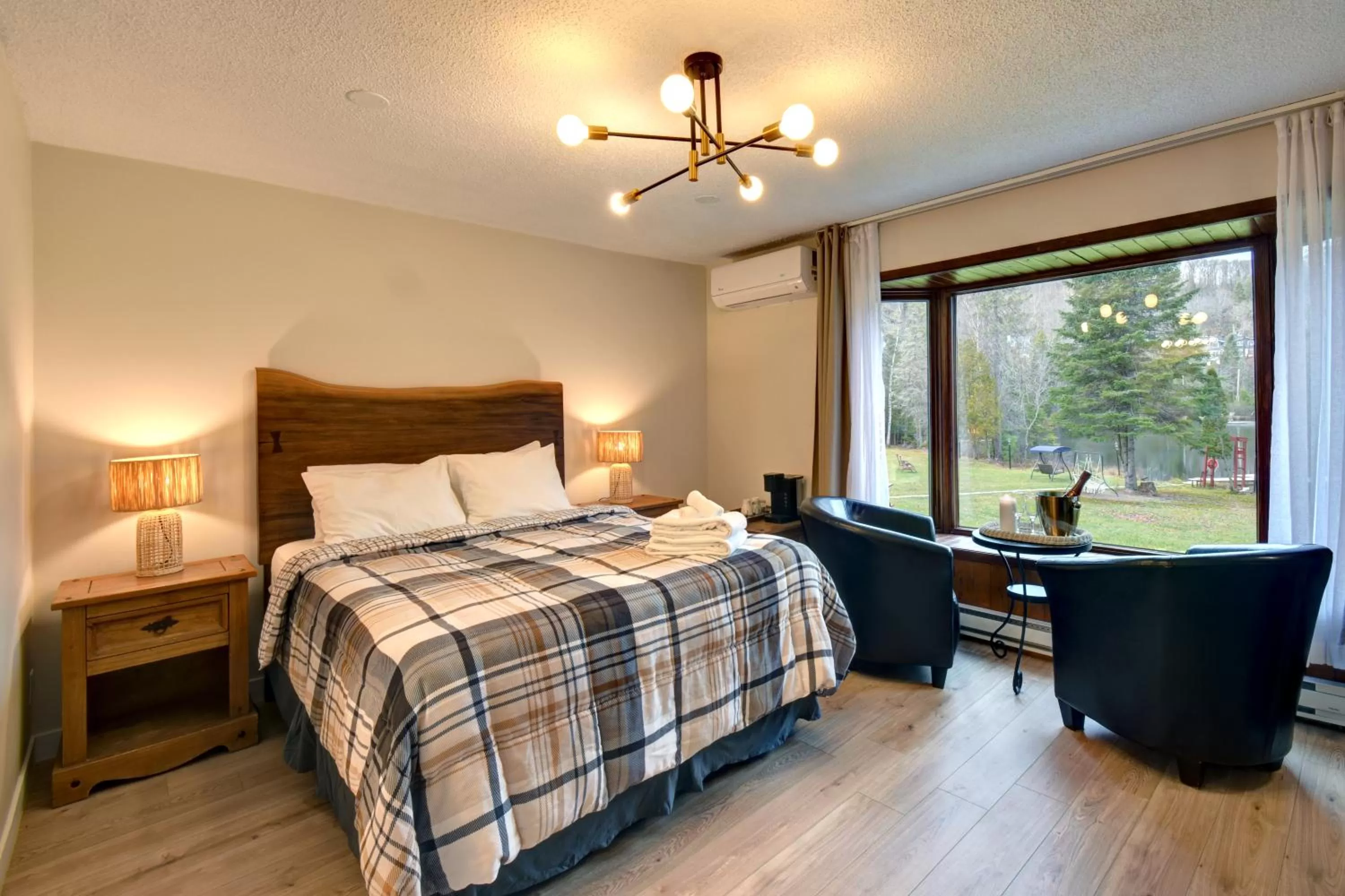 Bed in Hôtel du Lac Lenore