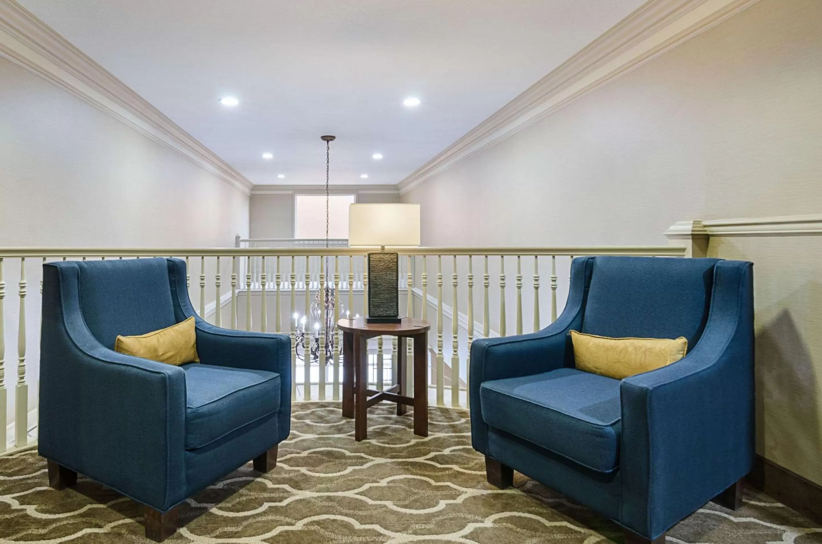 Lobby or reception in Quality Suites Springdale West I-49
