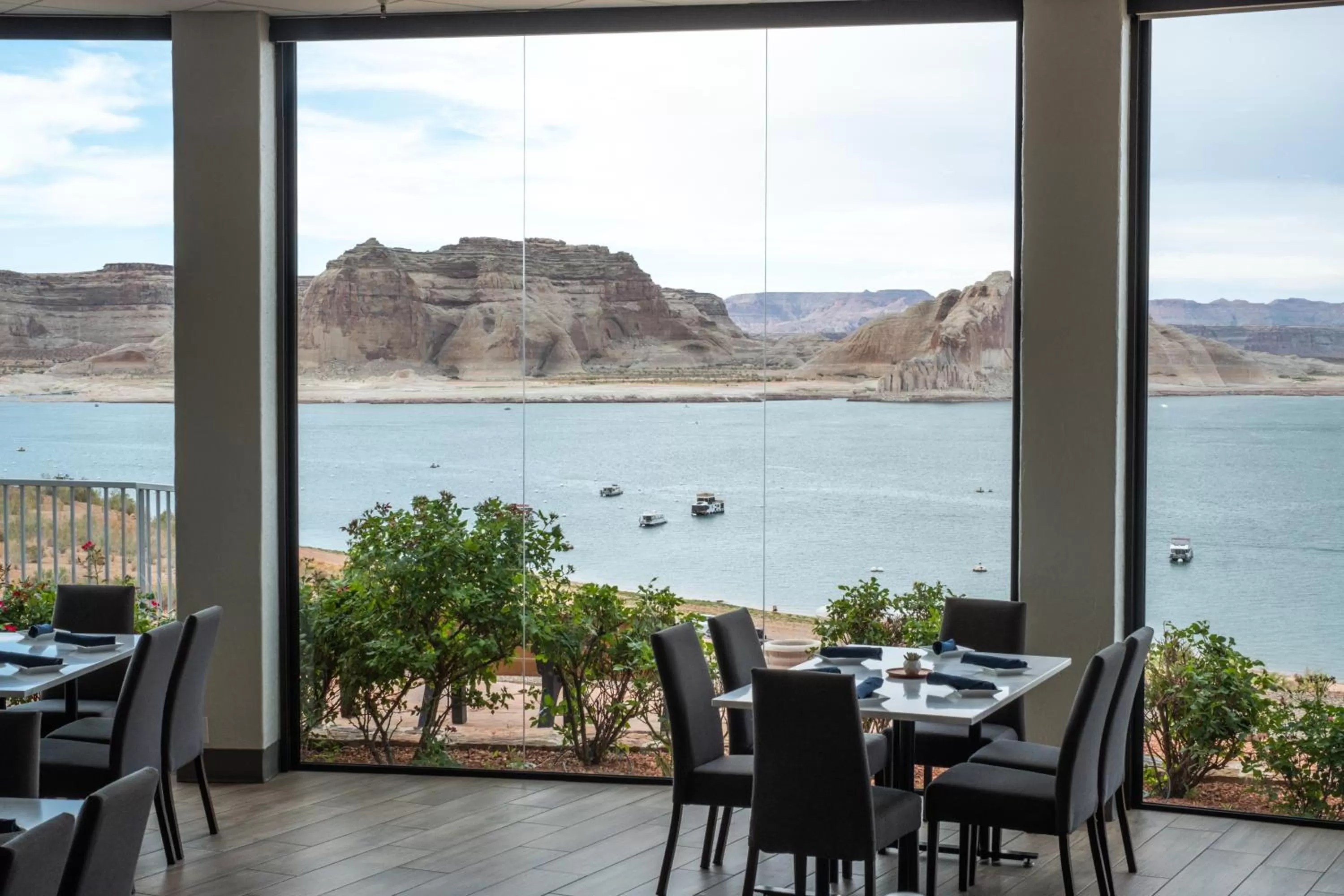 Restaurant/places to eat in Lake Powell Resort