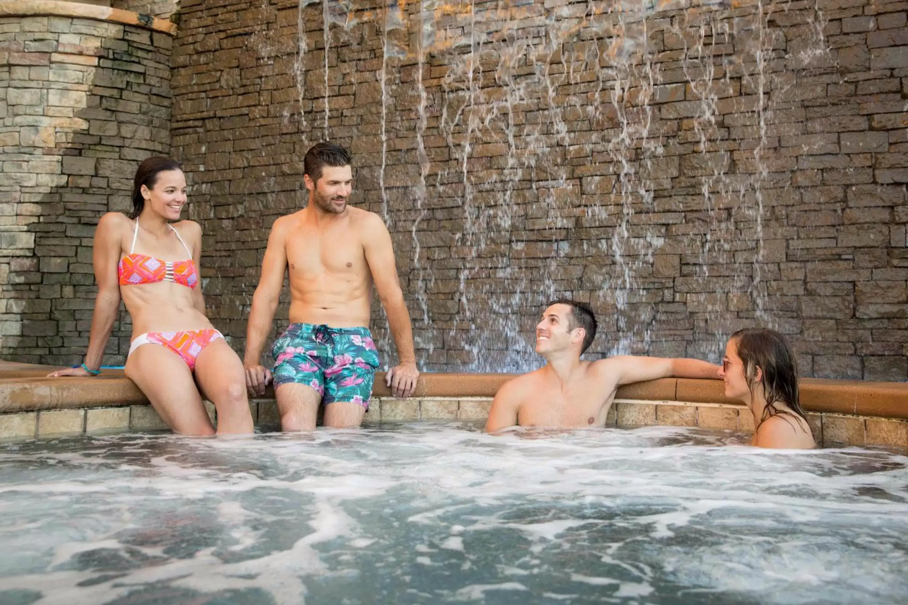 Hot Tub, Swimming Pool in Camden on the Lake Resort