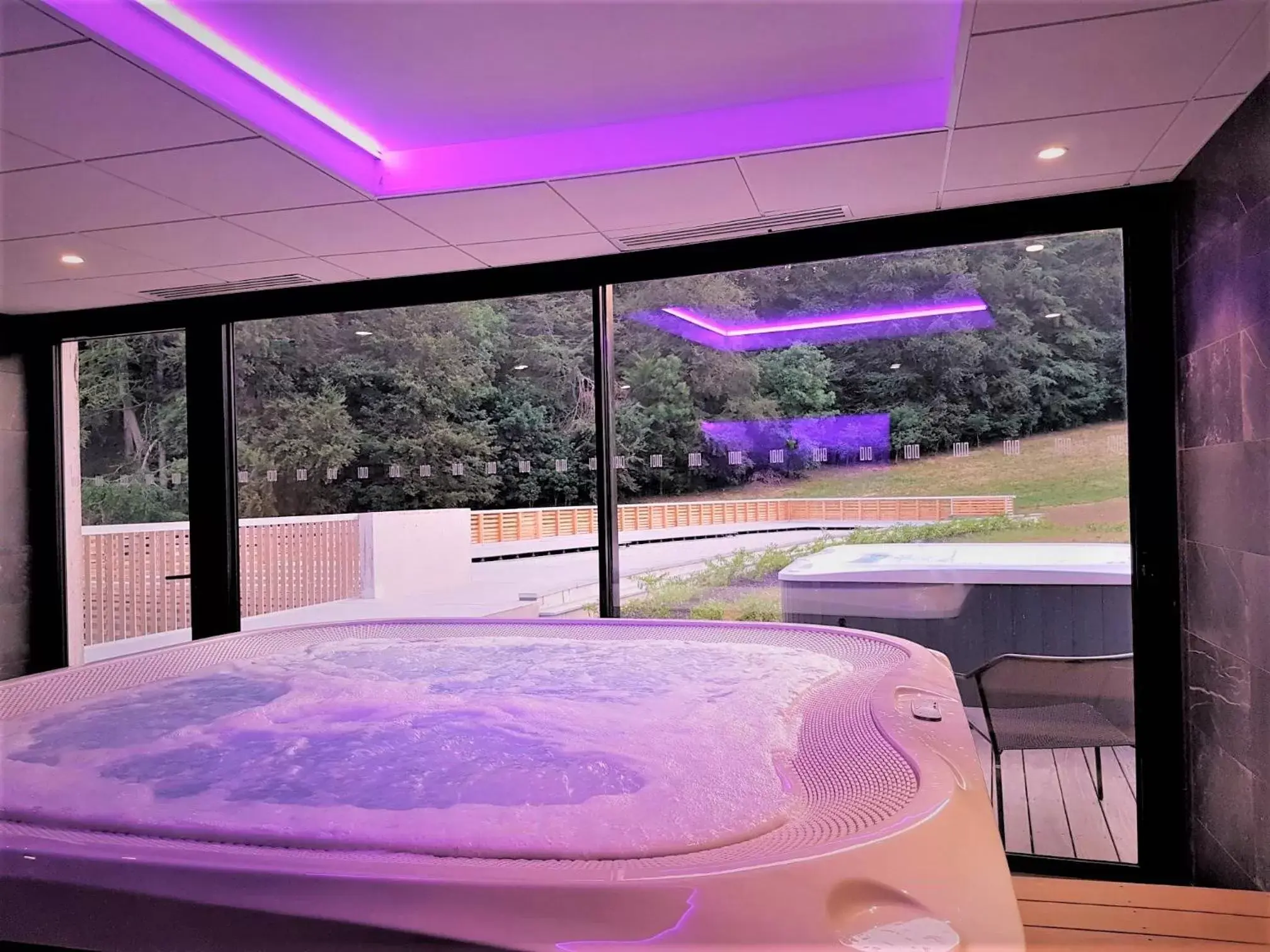 Hot Tub in Mildiss Hotel - BW Signature Collection