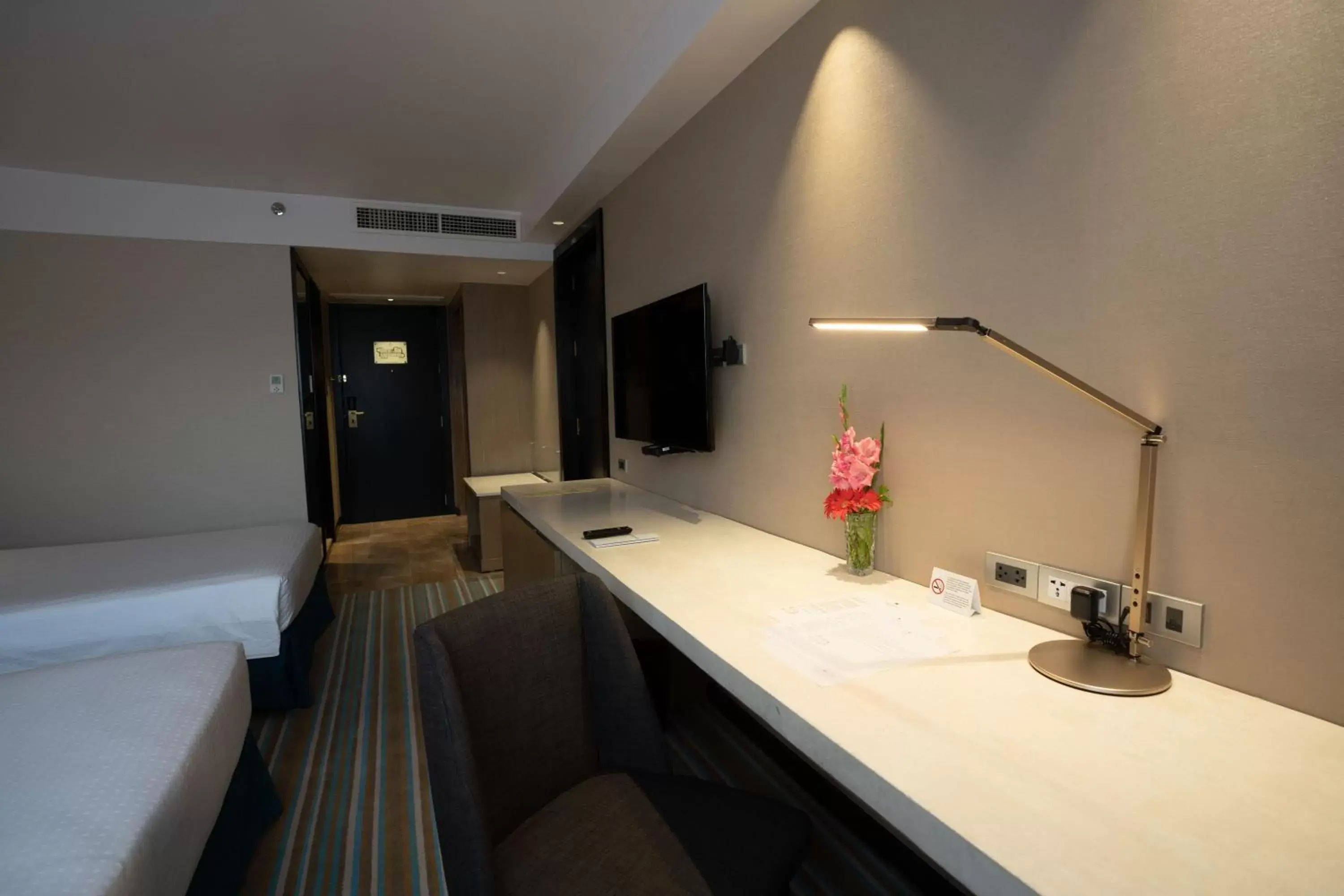 Communal lounge/ TV room, Bathroom in Marco Polo Plaza Cebu