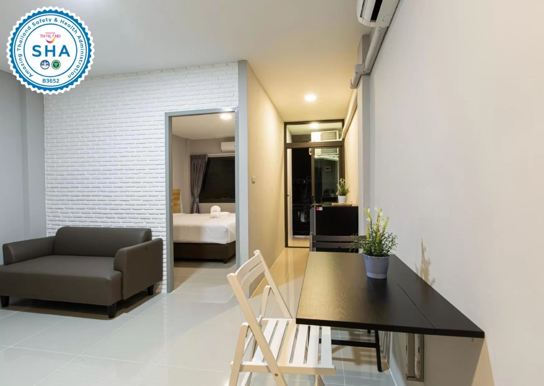 Bed in Fine Bed Hotel