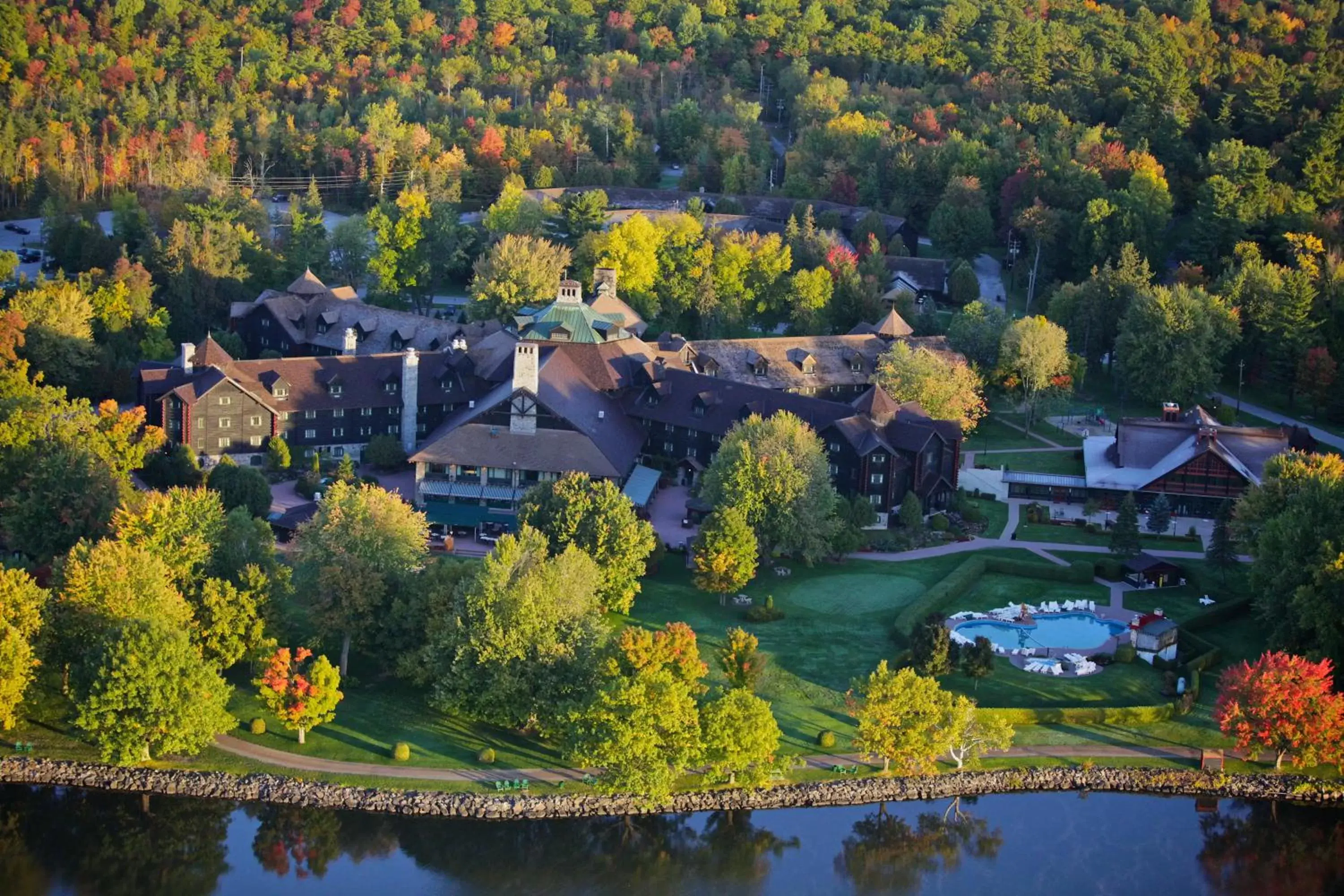 Bird's eye view, Bird's-eye View in Fairmont Le Chateau Montebello