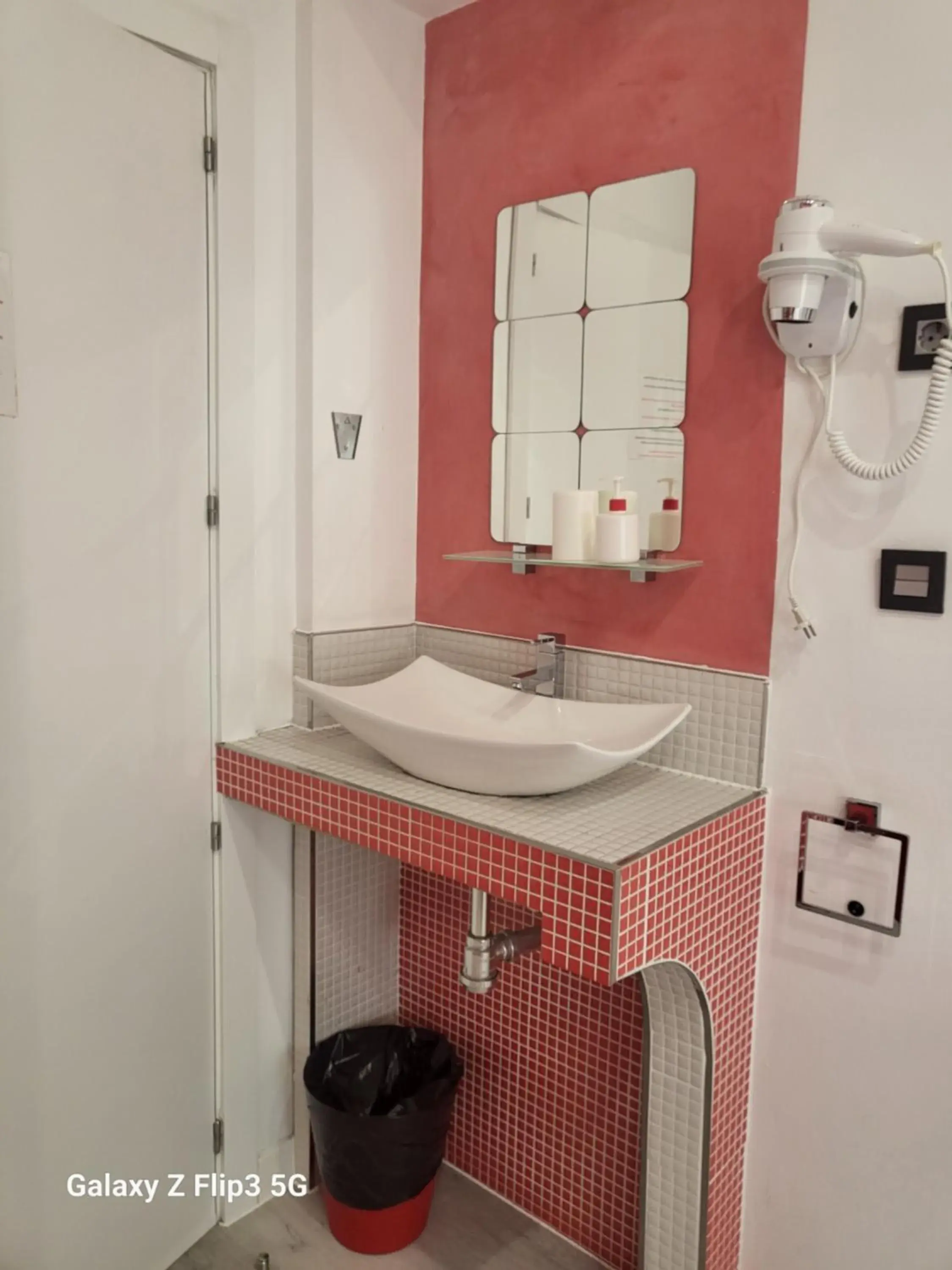 Bathroom in Hostal Inn Madrid