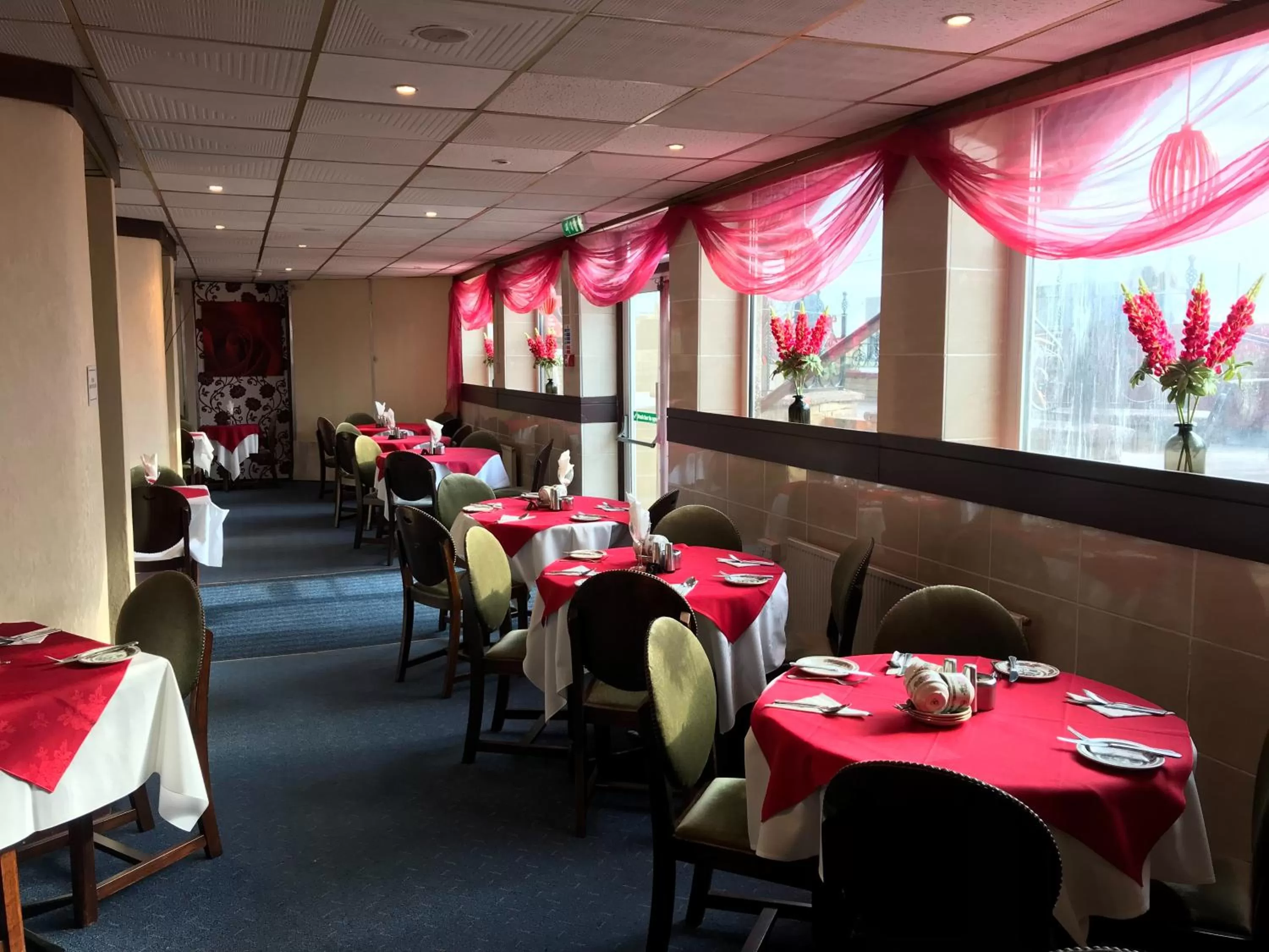 Restaurant/Places to Eat in Balmoral Hotel