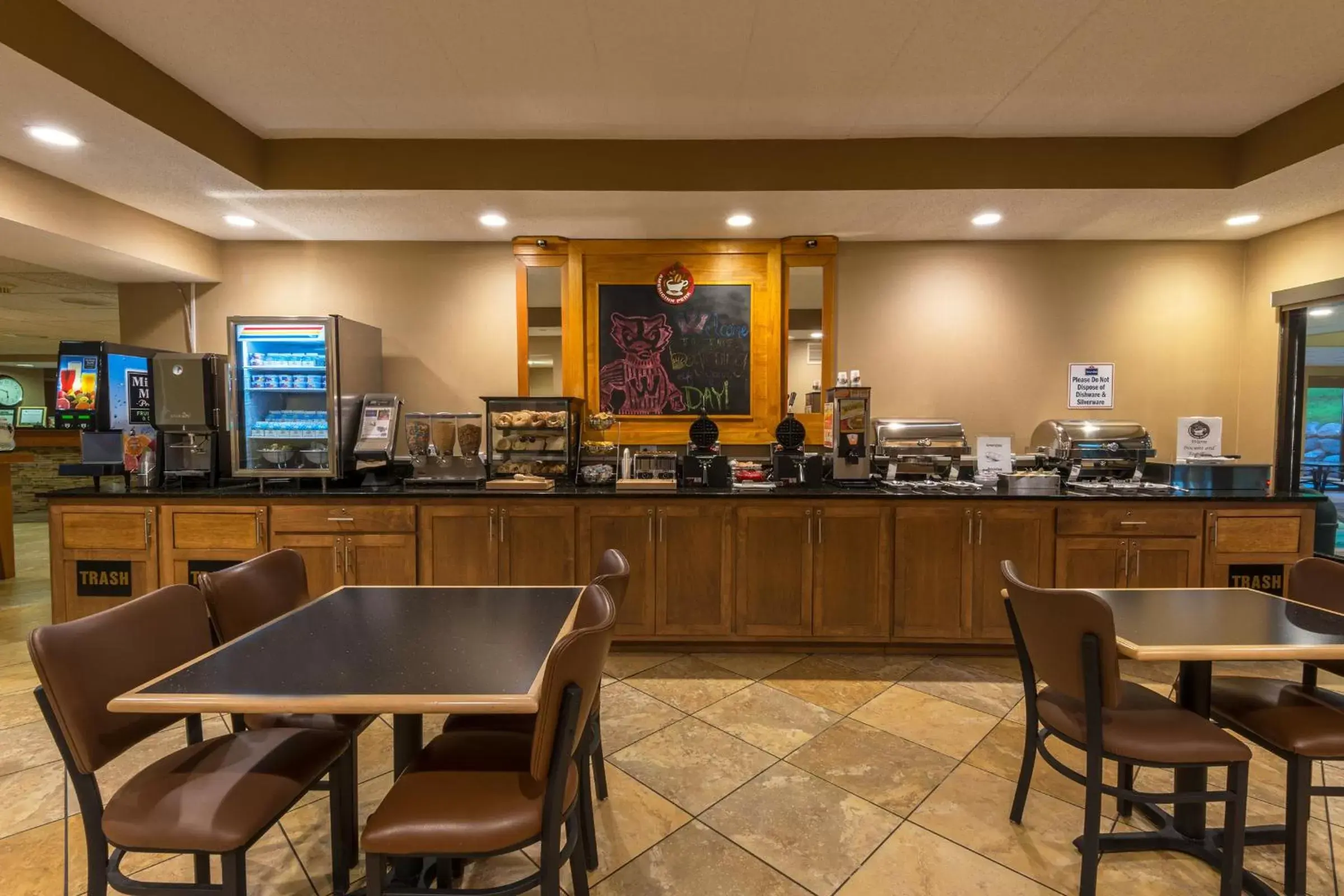 Lobby or reception, Restaurant/Places to Eat in AmericInn by Wyndham Madison West