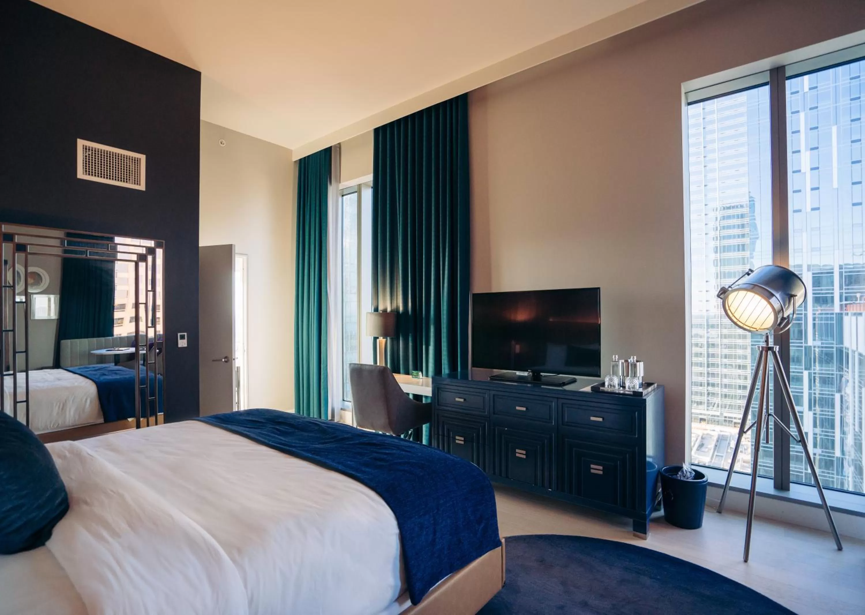 Photo of the whole room, Bed in Hotel Indigo Los Angeles Downtown by IHG