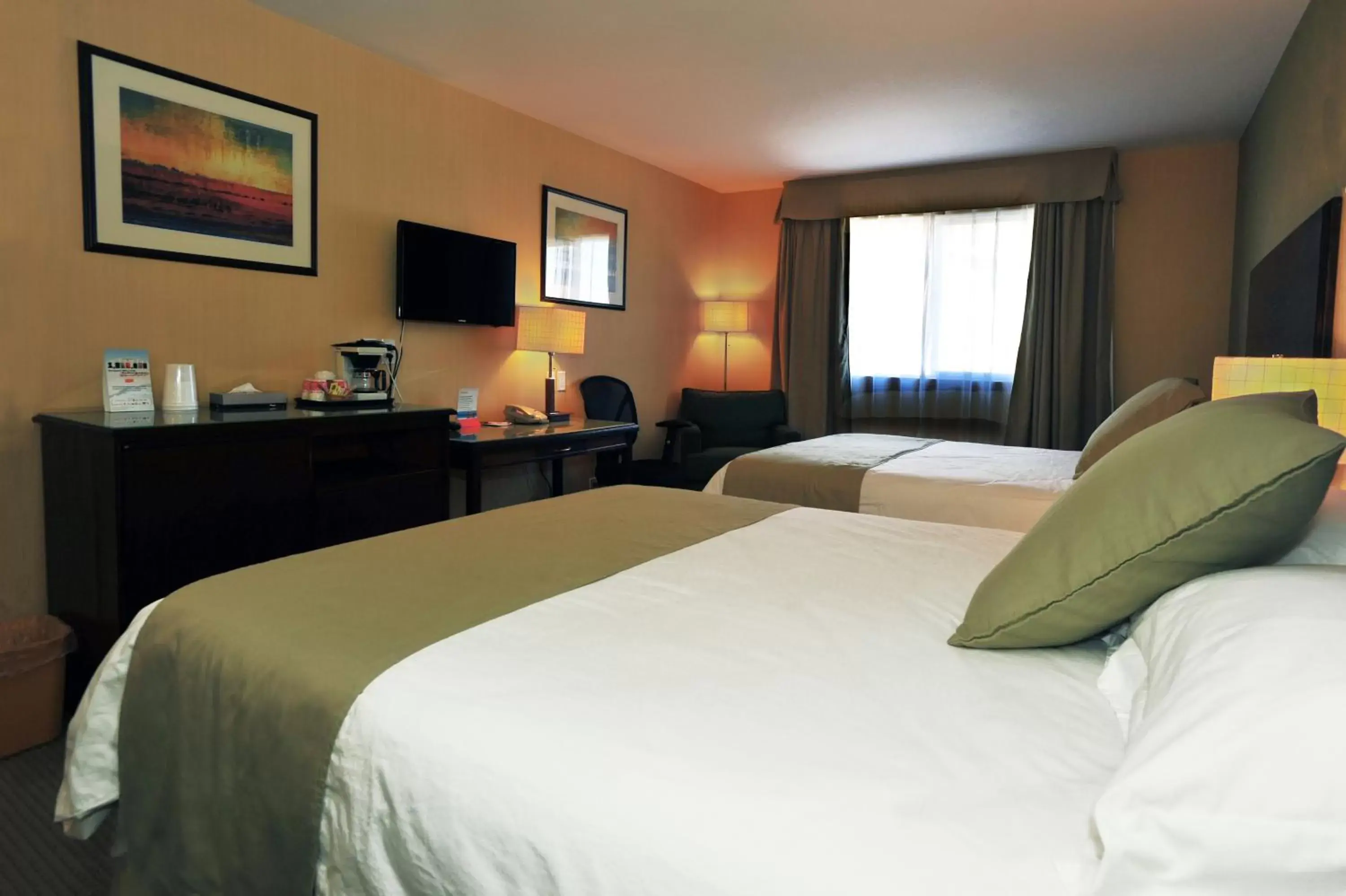 Photo of the whole room, Bed in Ramada by Wyndham Williams Lake