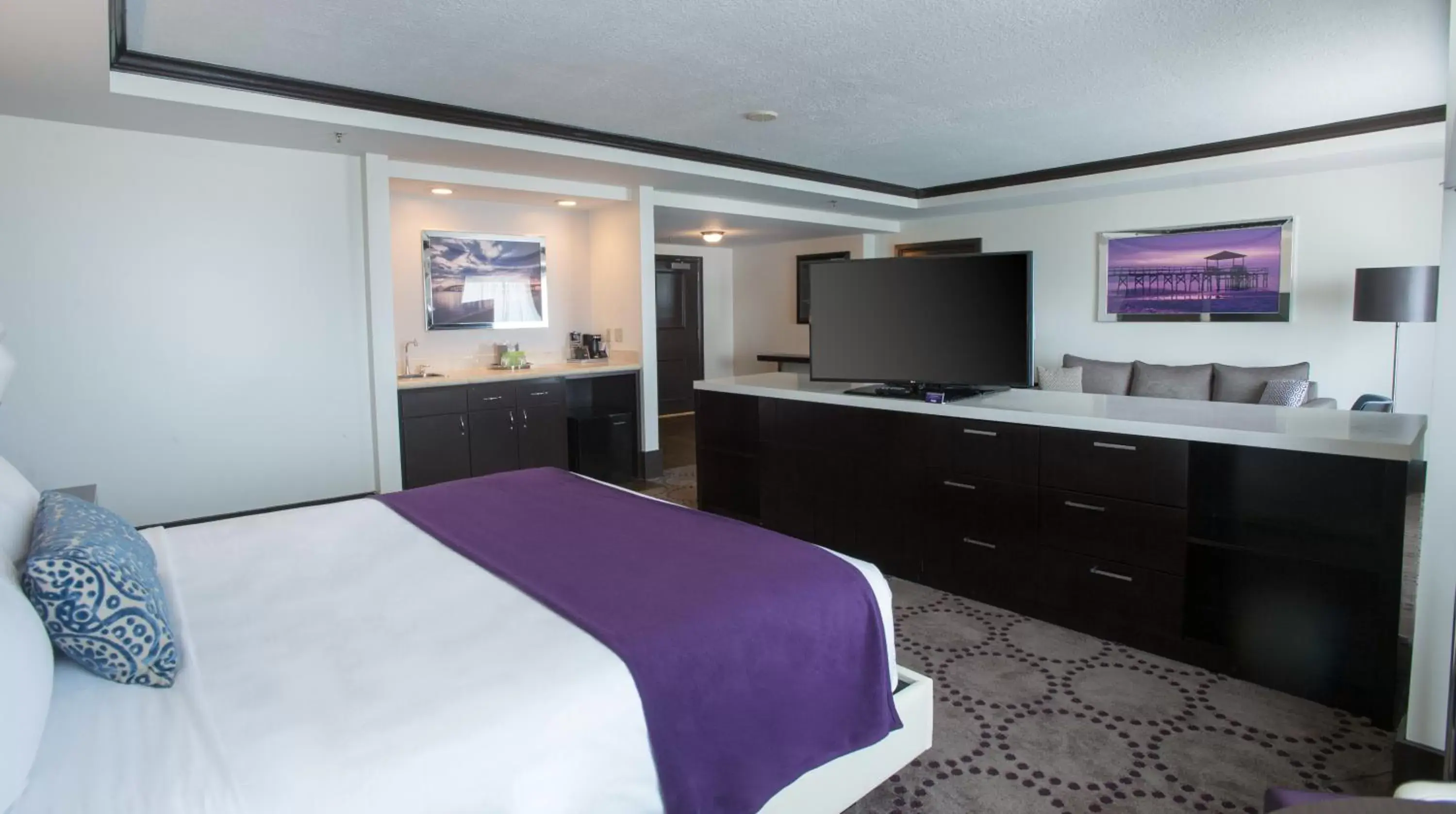 Bedroom in Harrah's Gulf Coast Hotel & Casino