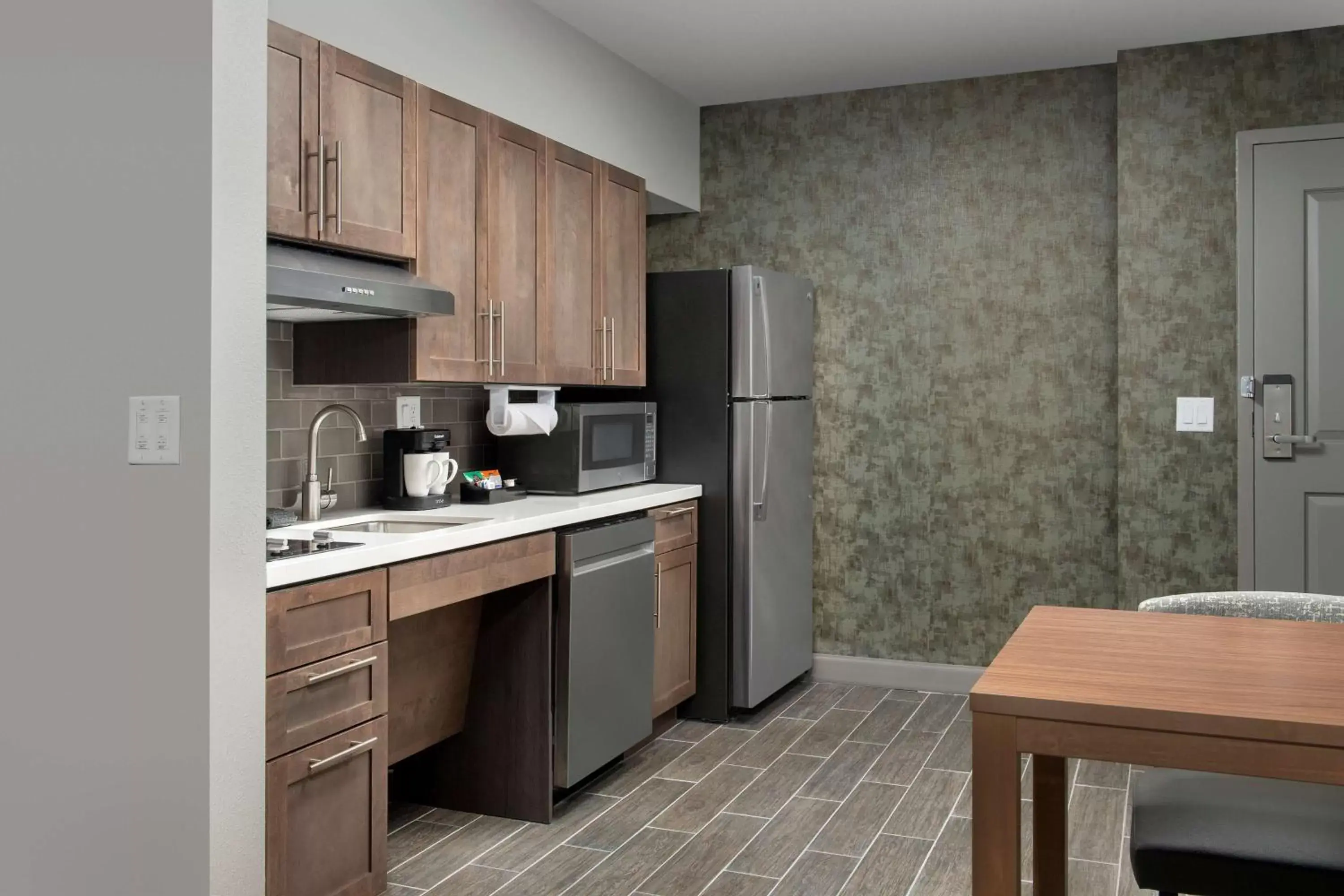 Kitchen or kitchenette, Kitchen/Kitchenette in Homewood Suites By Hilton Louisville Airport