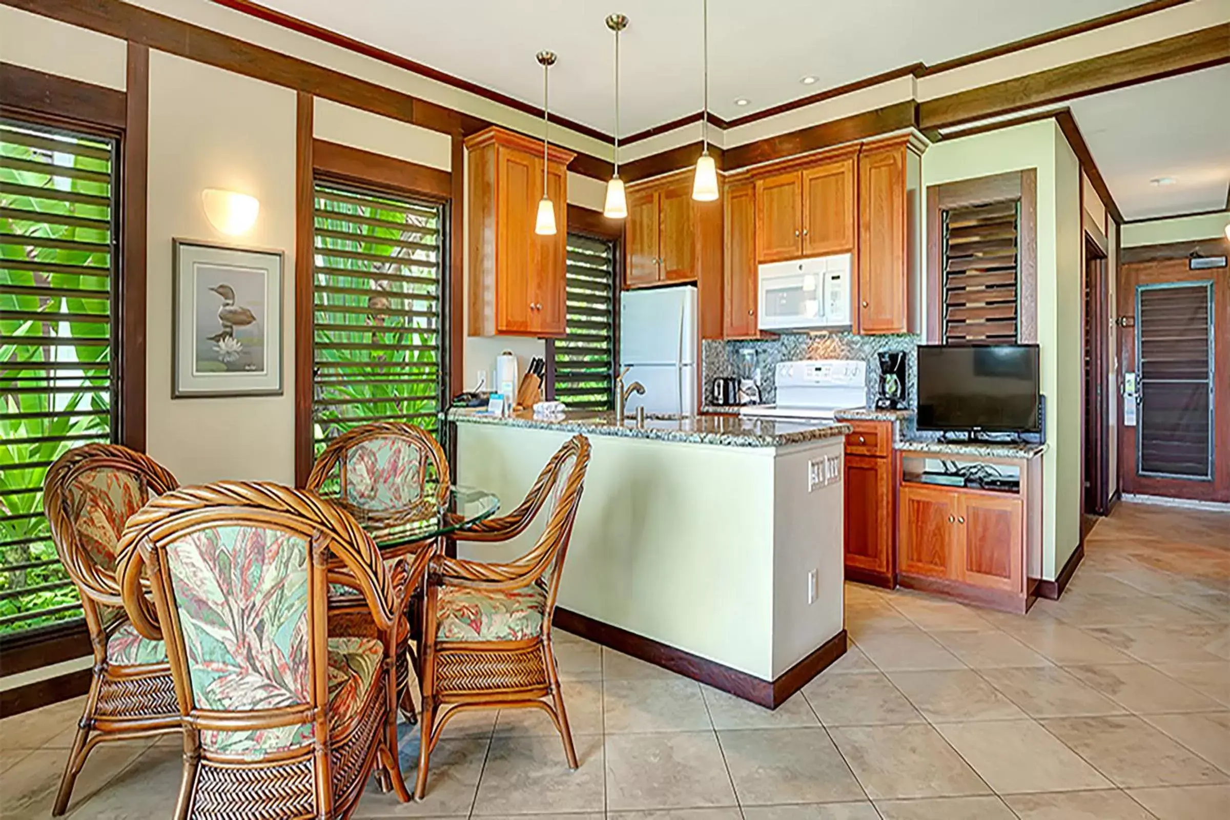 Dining area, Kitchen/Kitchenette in Castle Kiahuna Plantation & The Beach Bungalows