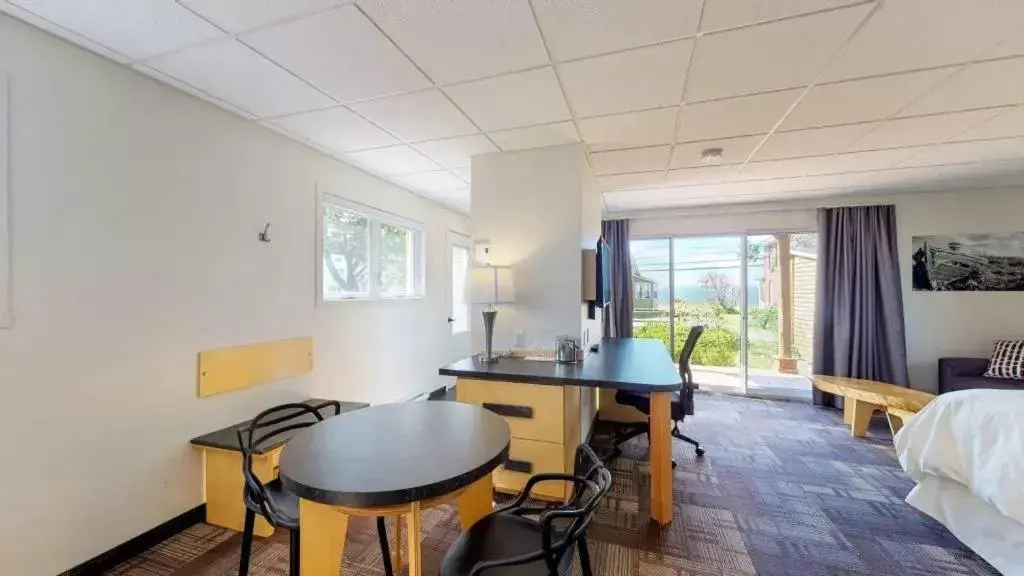 Dining Area in Manoir Belle Plage