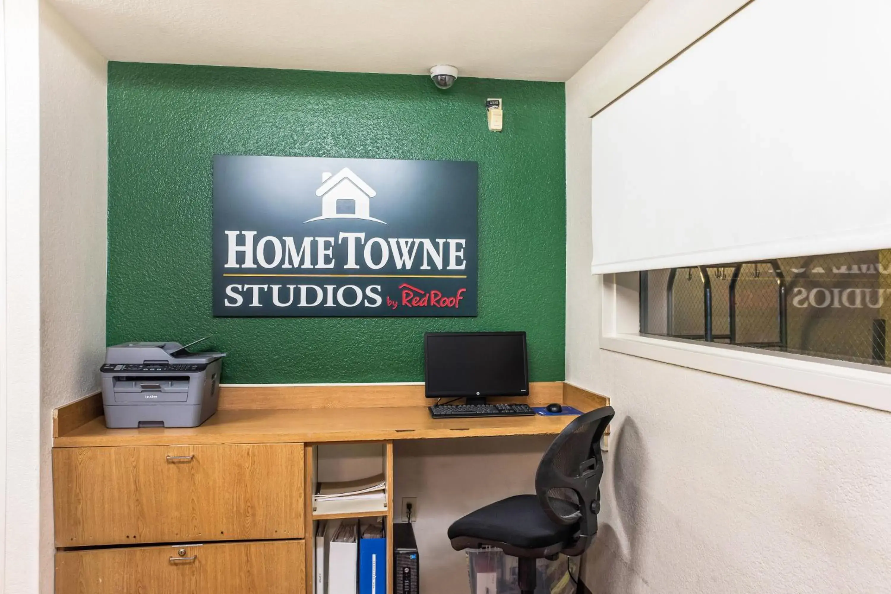 Business facilities in HomeTowne Studios by Red Roof Rancho Cordova