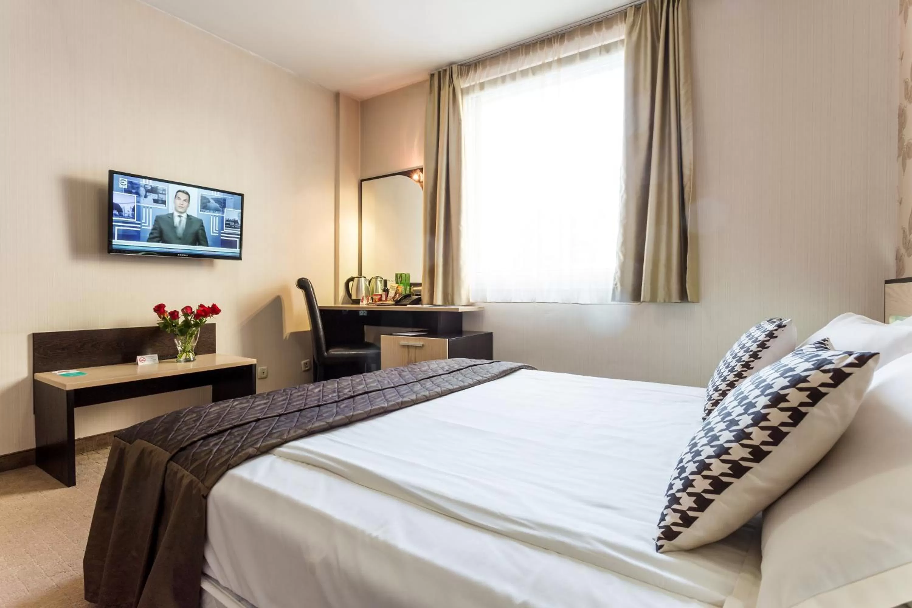 Bed in City Avenue Hotel by HMG-Free Parking-Free Wi-Fi