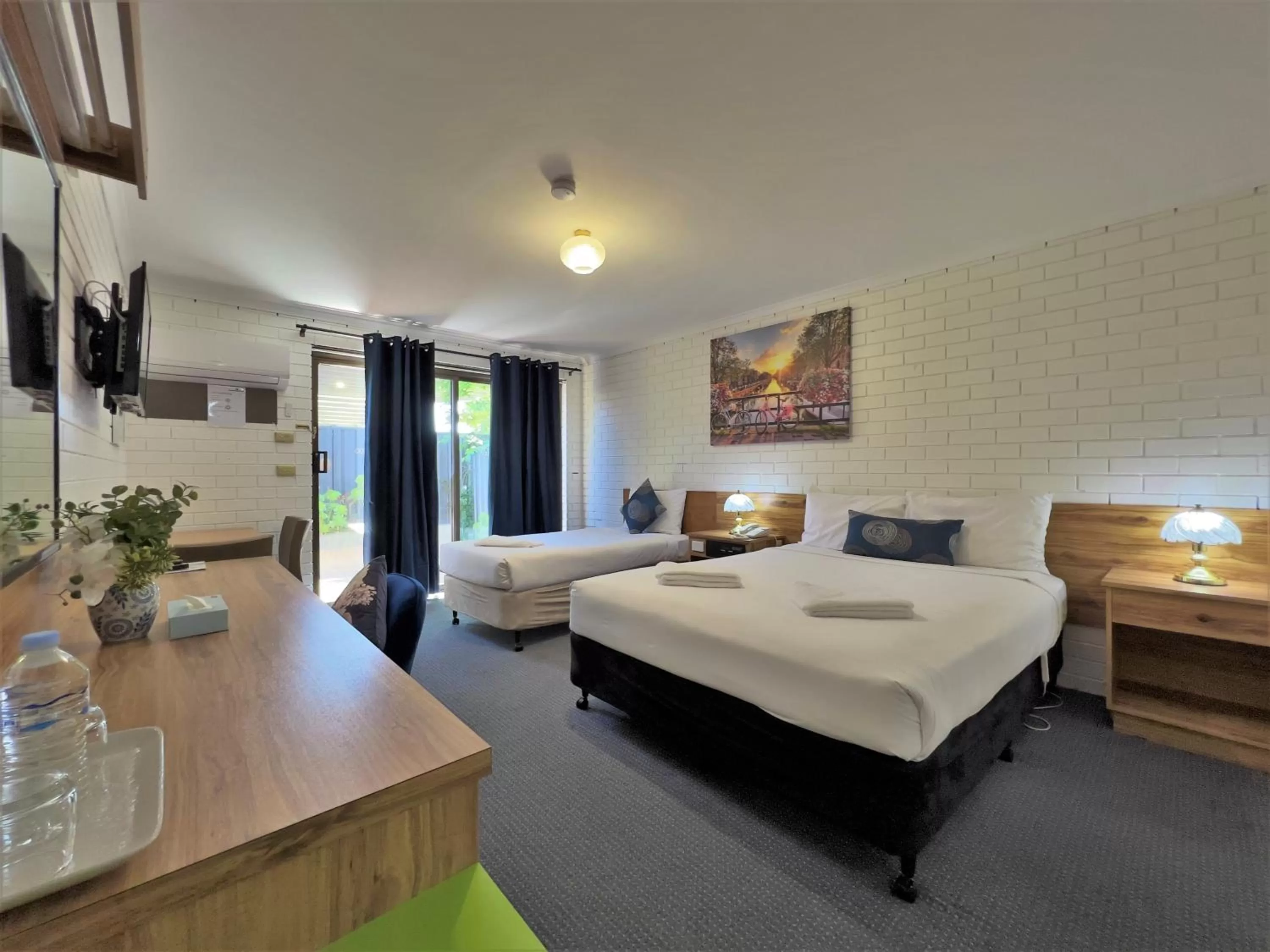 Bed in Albury Garden Court Motel