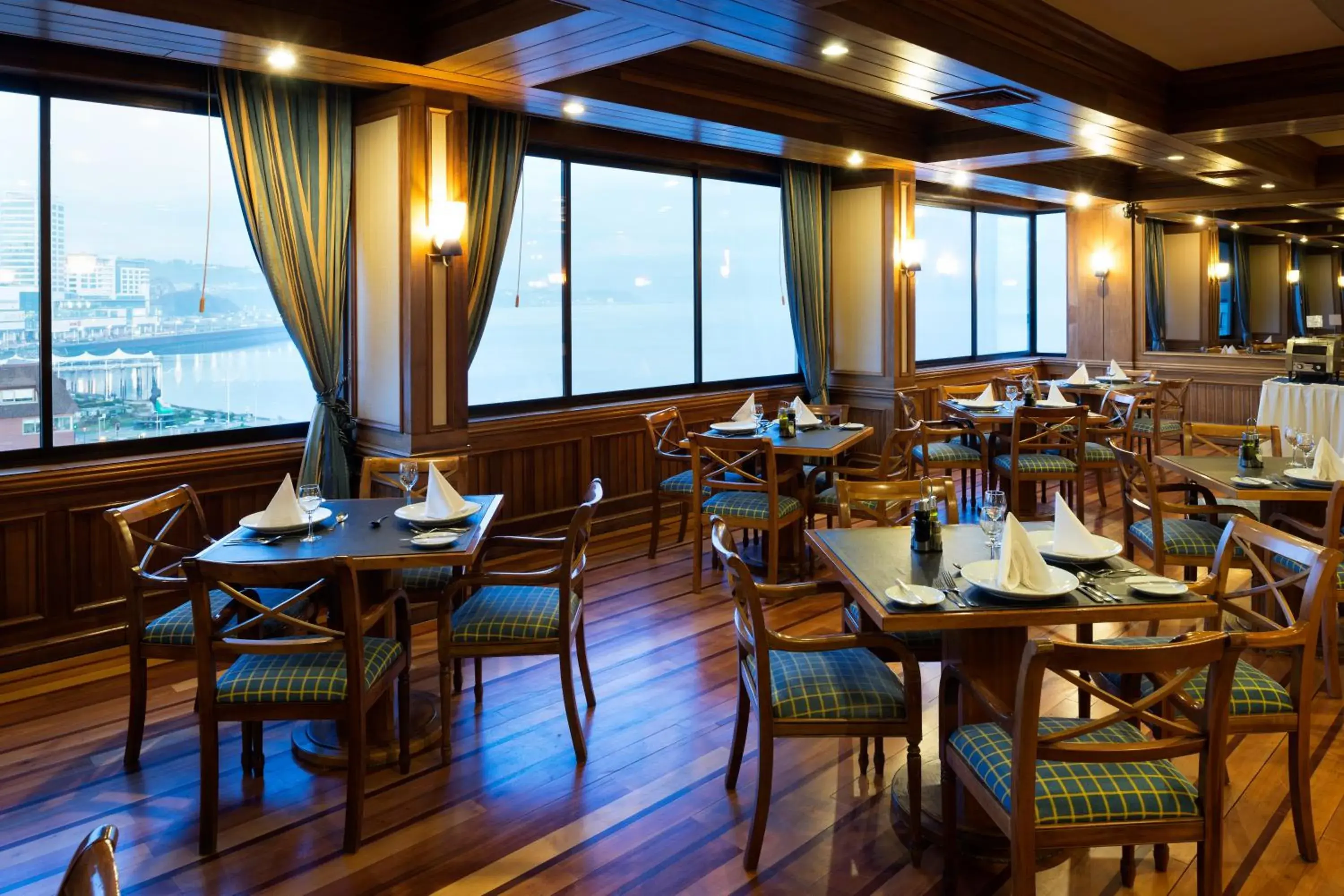 Restaurant/Places to Eat in abba Presidente Suites Puerto Montt