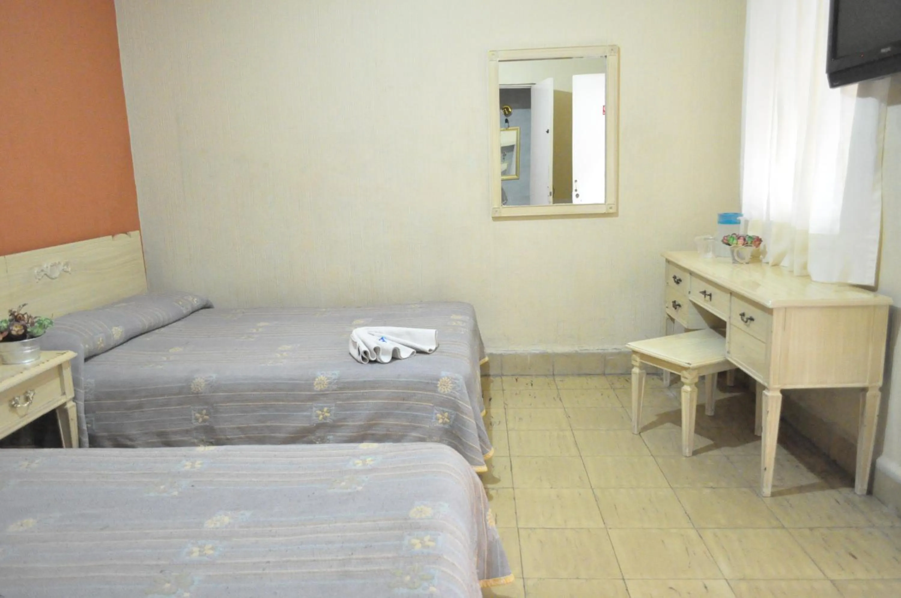 Bed in Hotel Metropolitan I