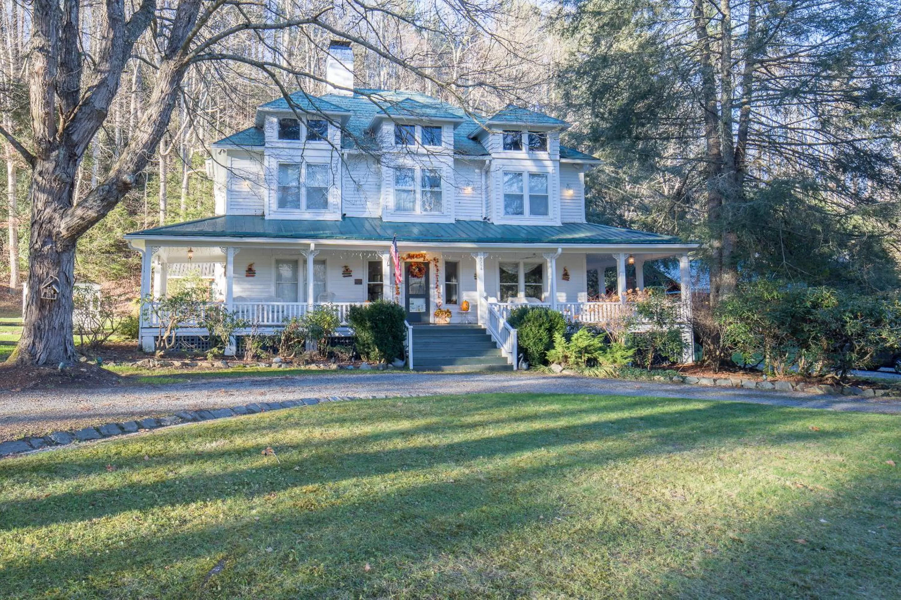 Facade/entrance, Property Building in Taylor House Inn