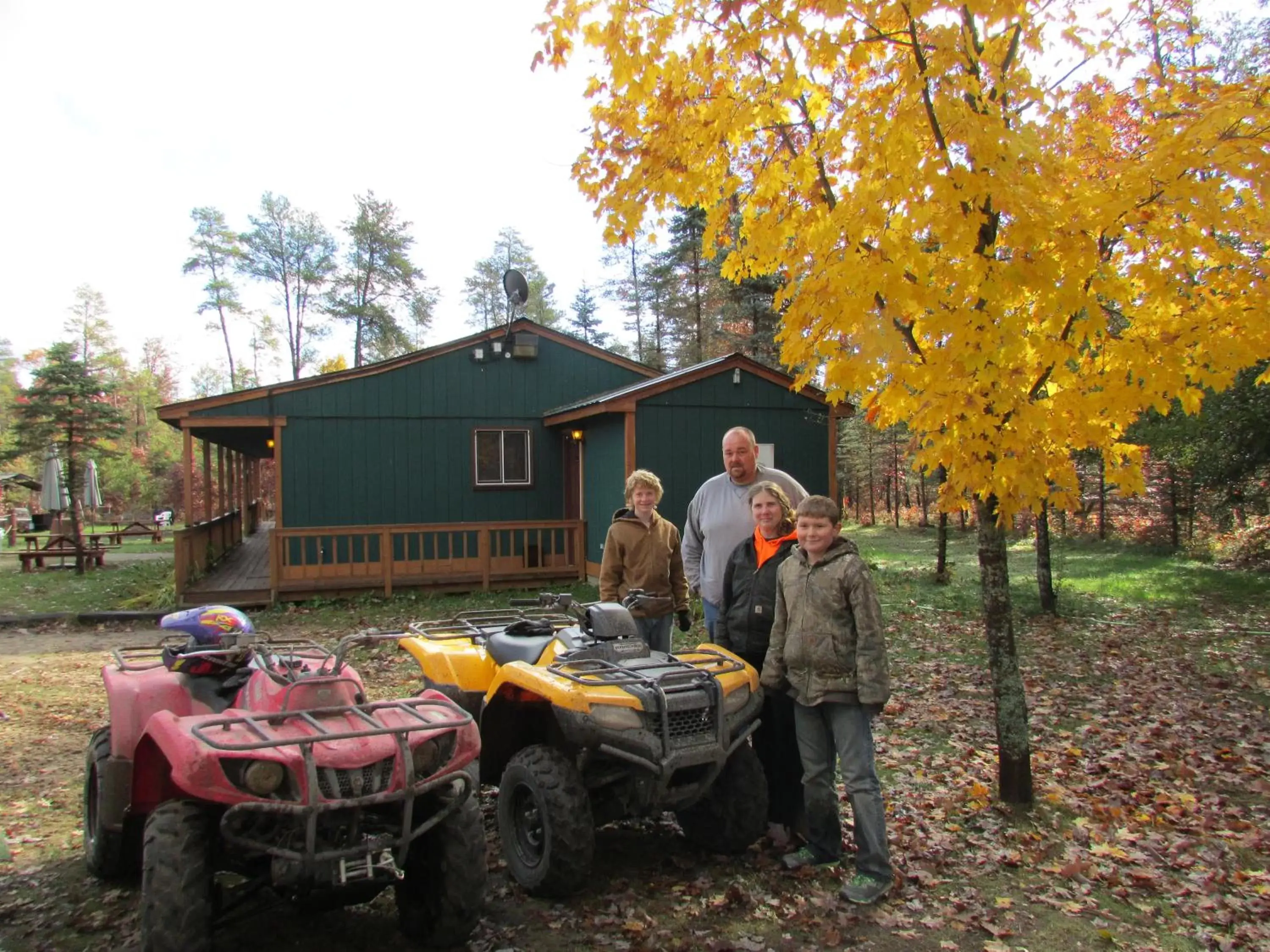 Staff in Best Bear Lodge