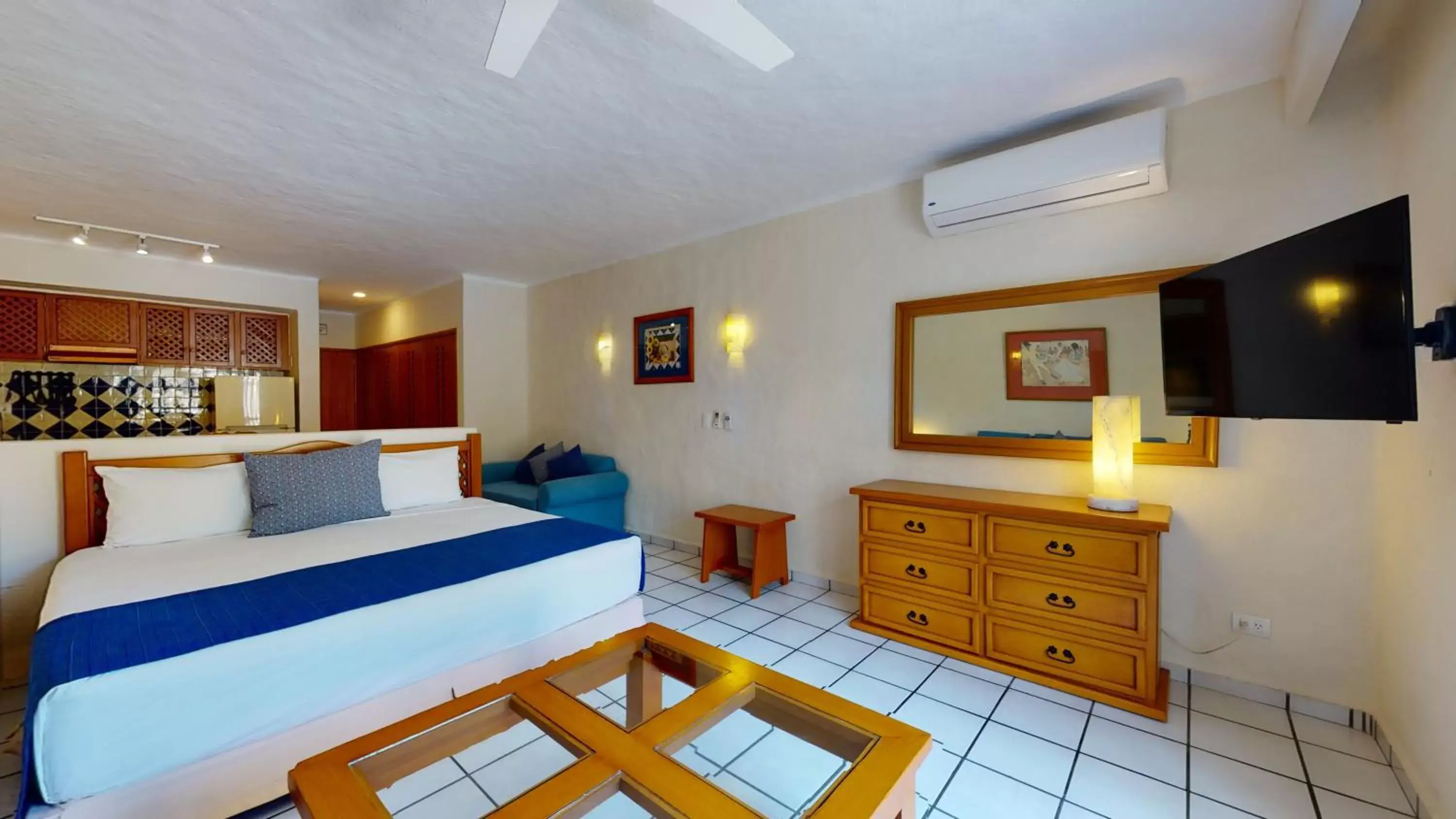 Bed, TV/Entertainment Center in Park Royal Homestay Los Tules Puerto Vallarta