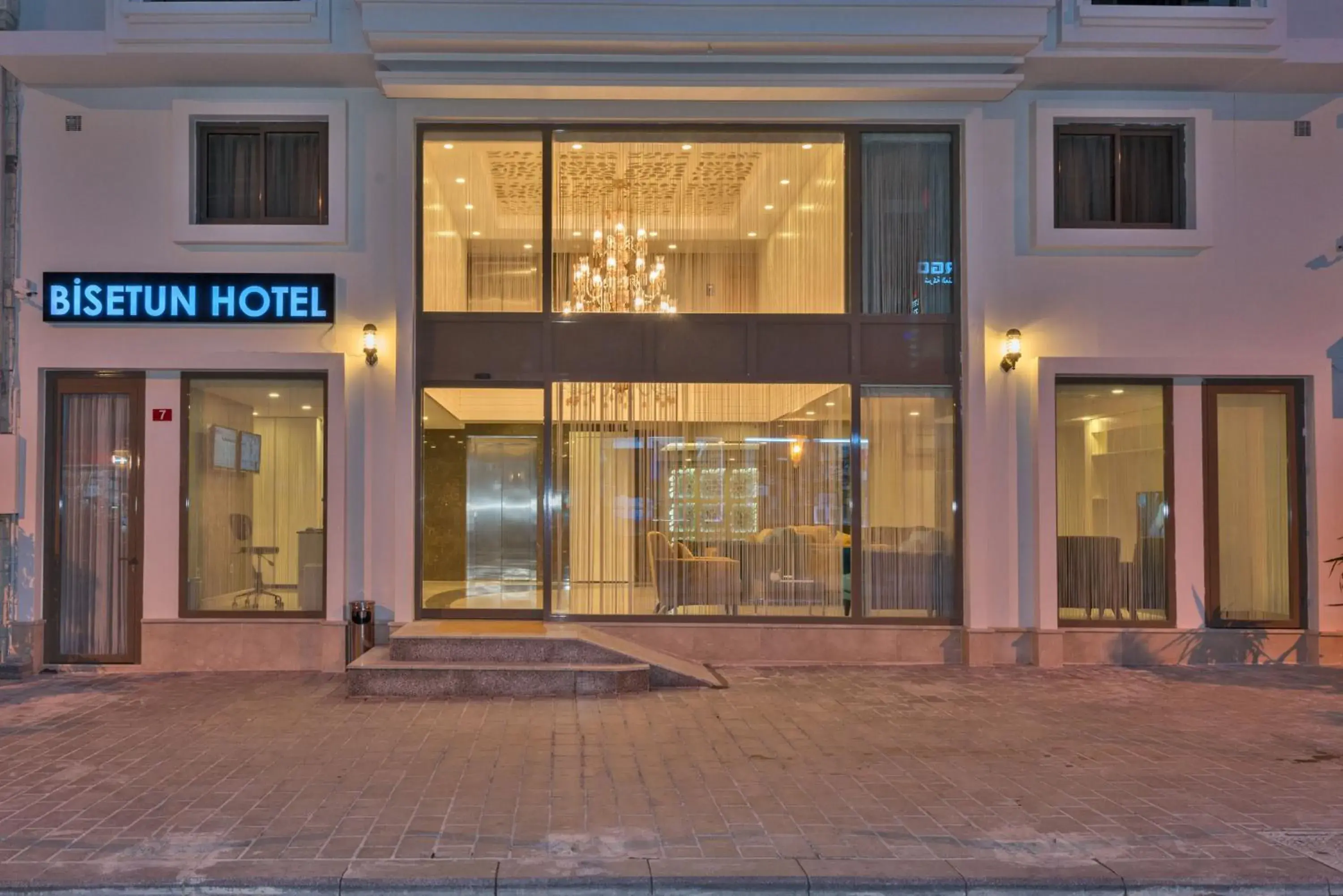 Facade/entrance in Bisetun Hotel