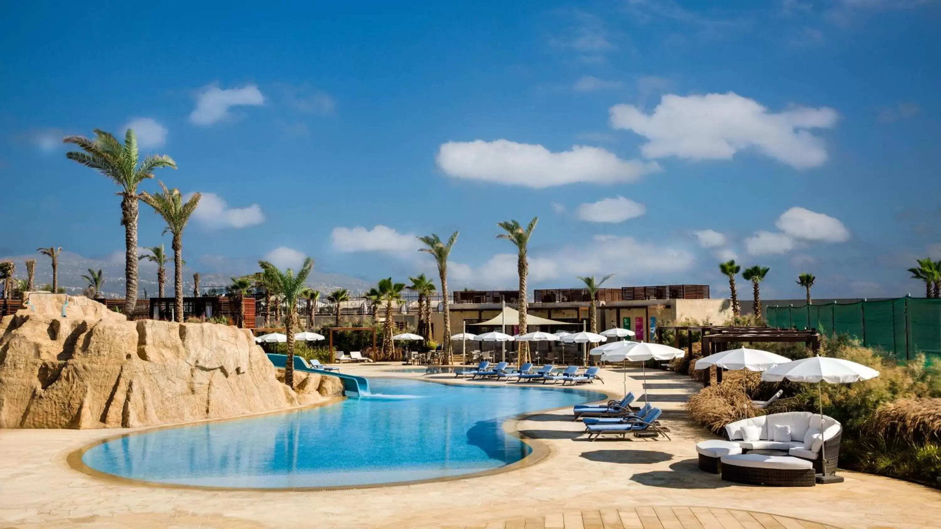 Restaurant/places to eat, Swimming Pool in Kempinski Summerland Hotel & Resort Beirut