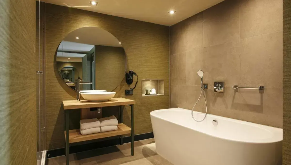 Bathroom in Van der Valk Hotel Apeldoorn - de Cantharel