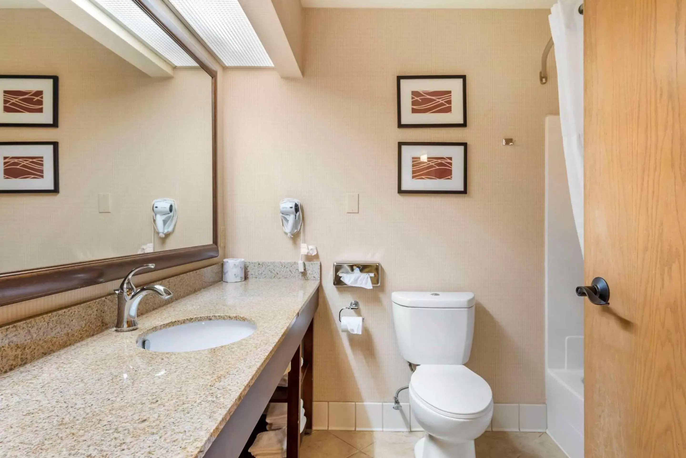 Bedroom, Bathroom in Comfort Inn & Suites Black River Falls I-94