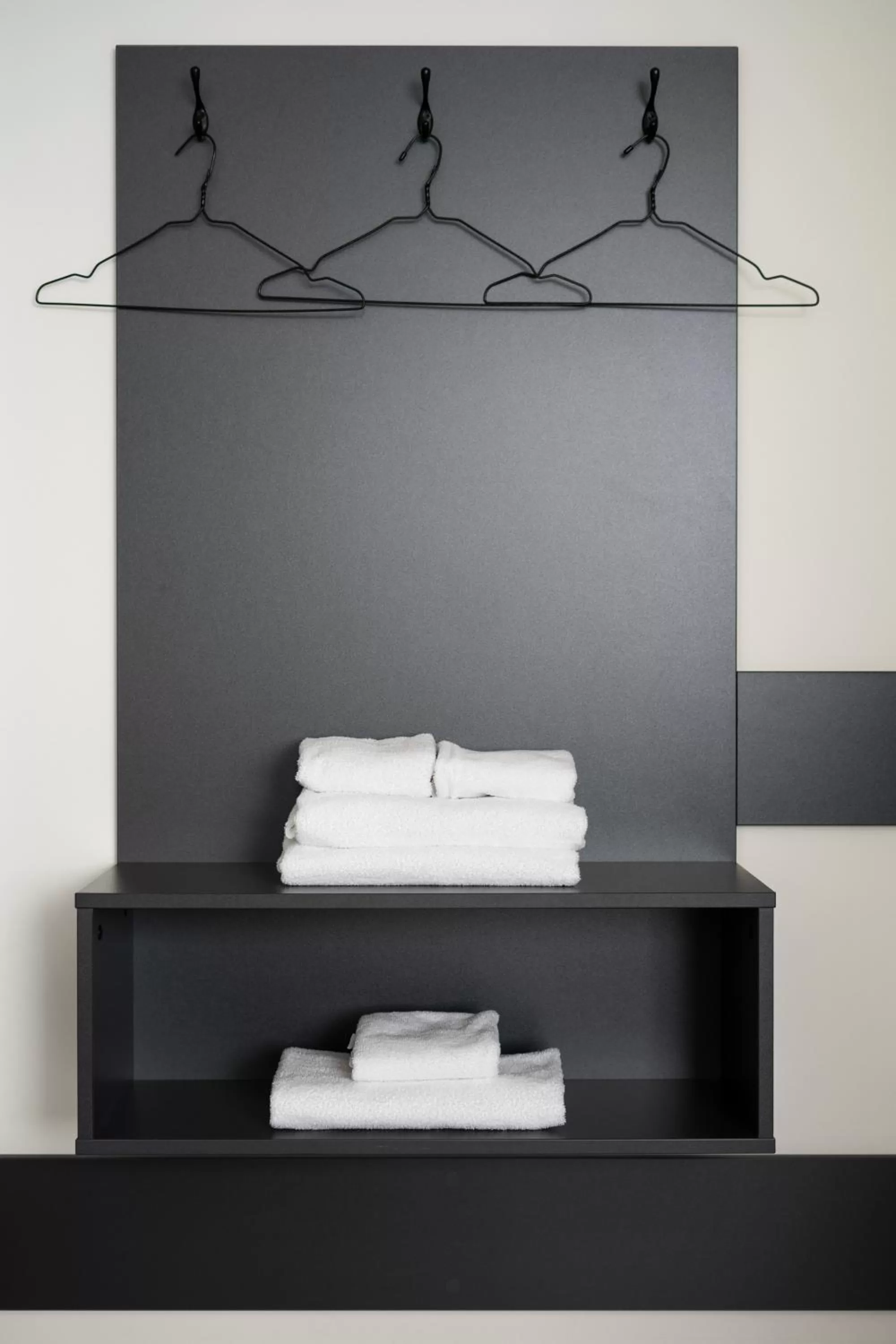 wardrobe, Bed in The View